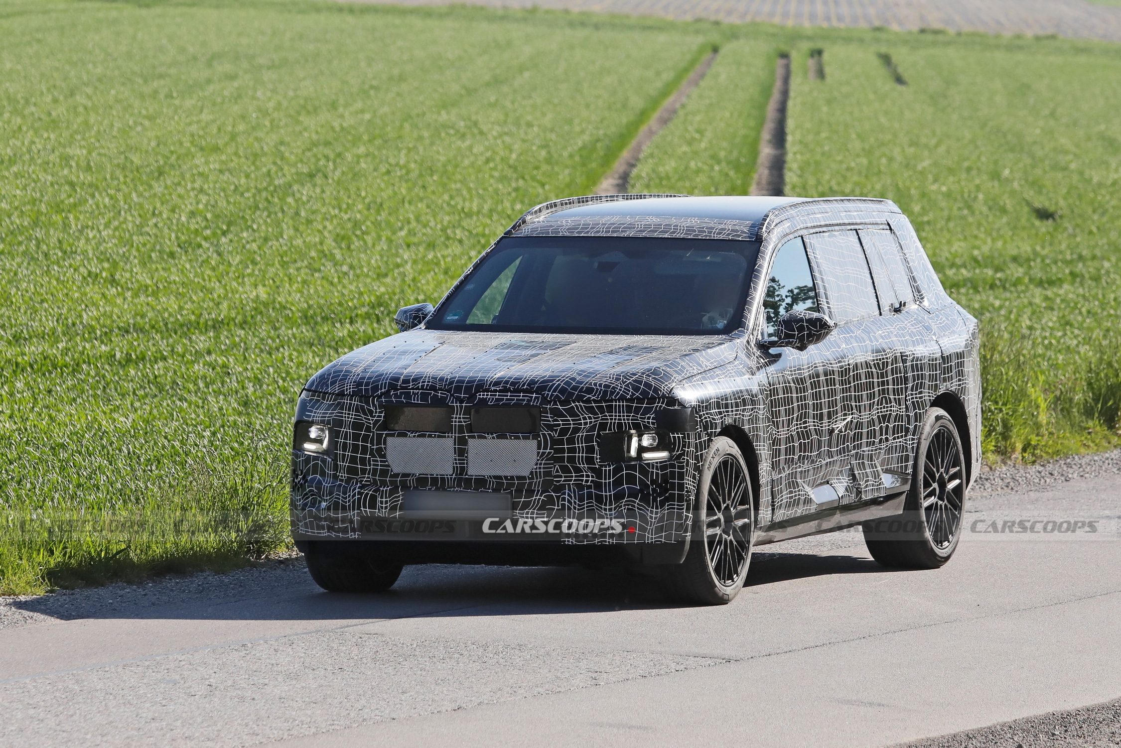 2027 BMW X7 004