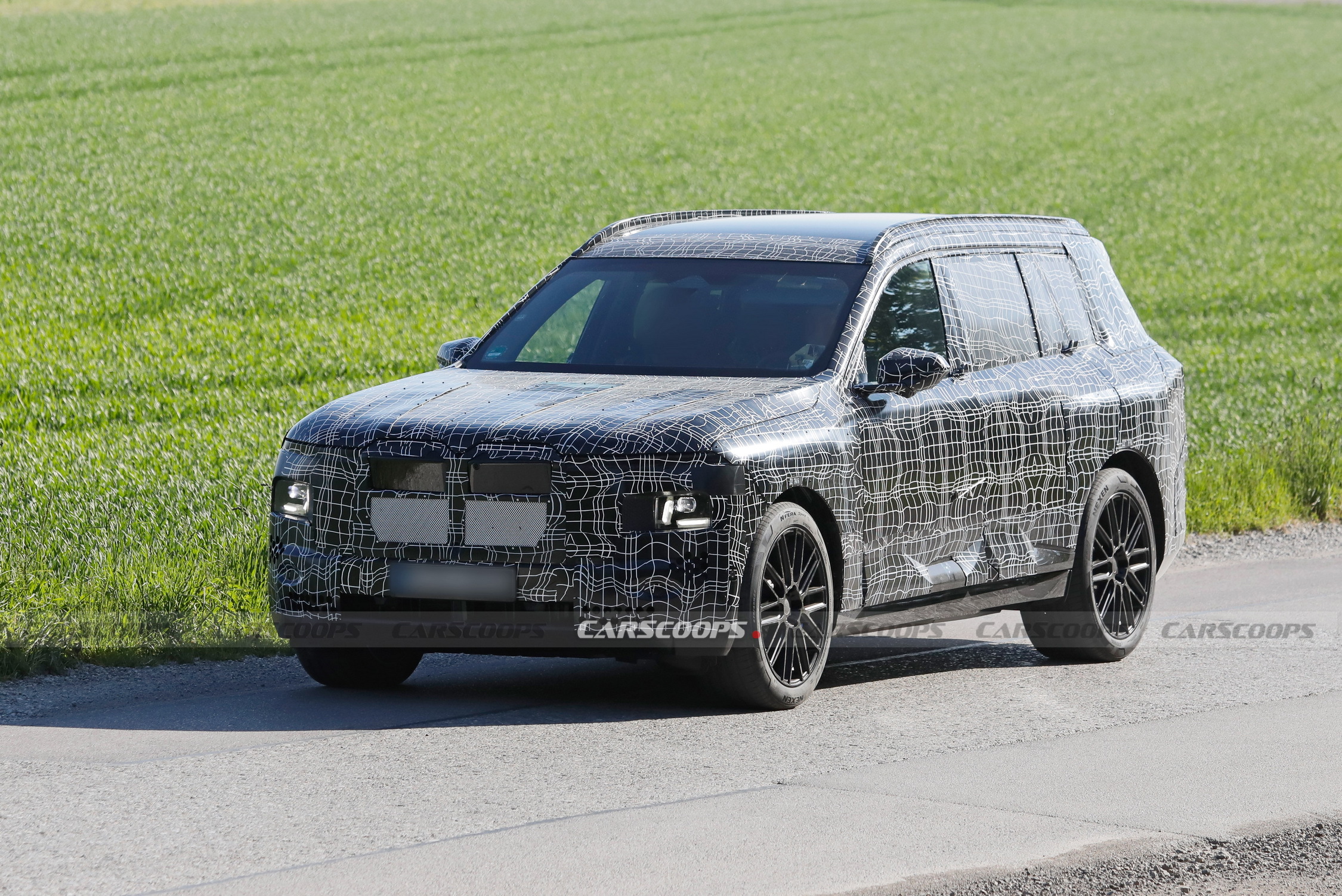 2027 BMW X7 005