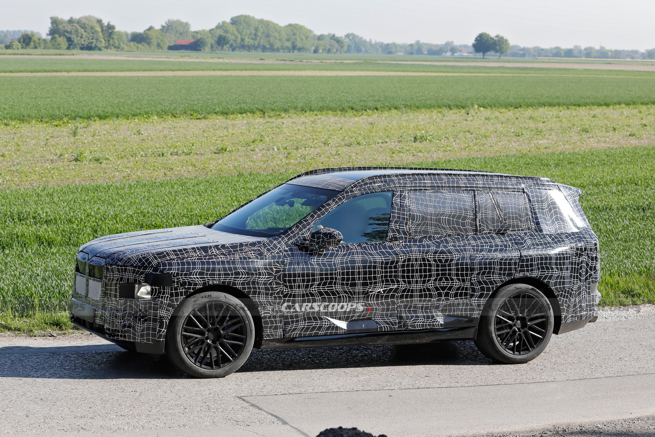 2027 BMW X7 008
