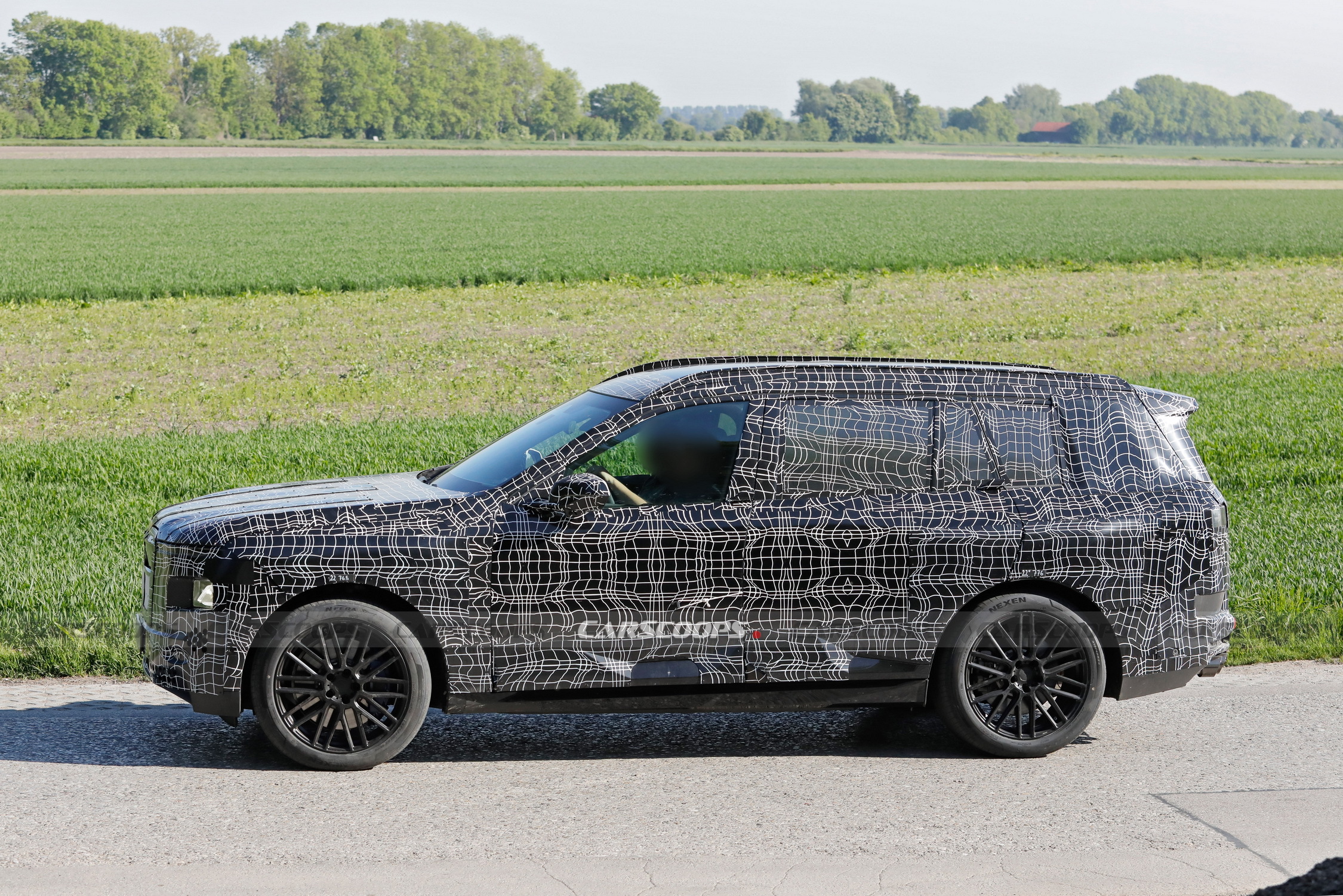 2027 BMW X7 009