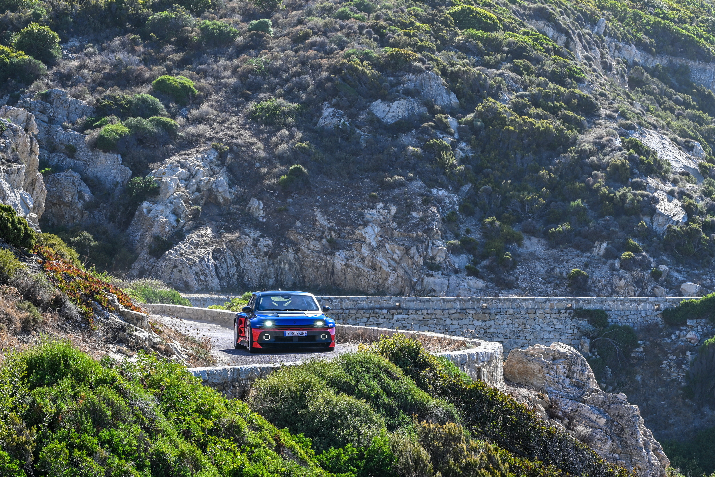 Renault 5 Turbo 3E at the historic Tour de Corse (13)