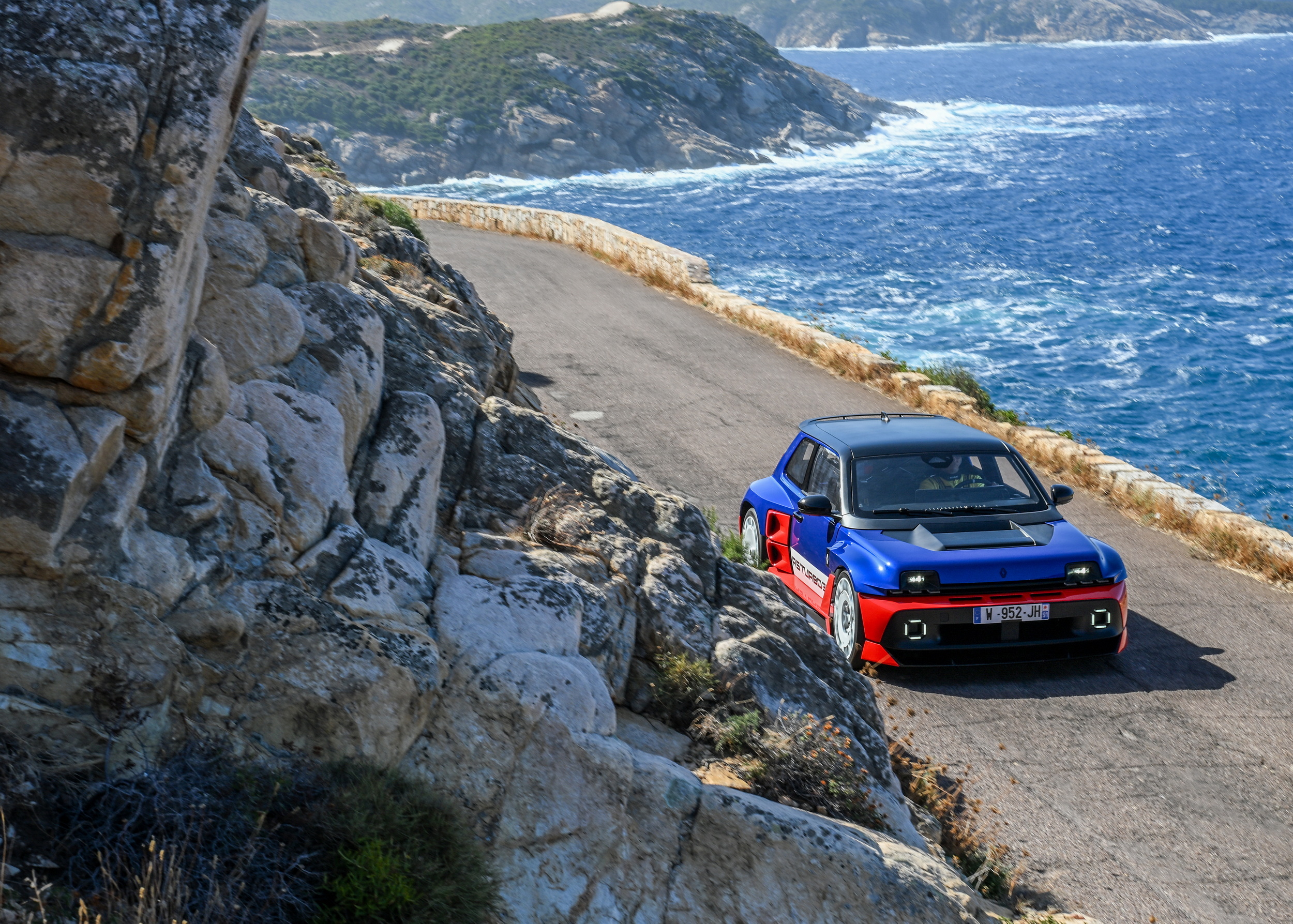 Renault 5 Turbo 3E at the historic Tour de Corse (16)