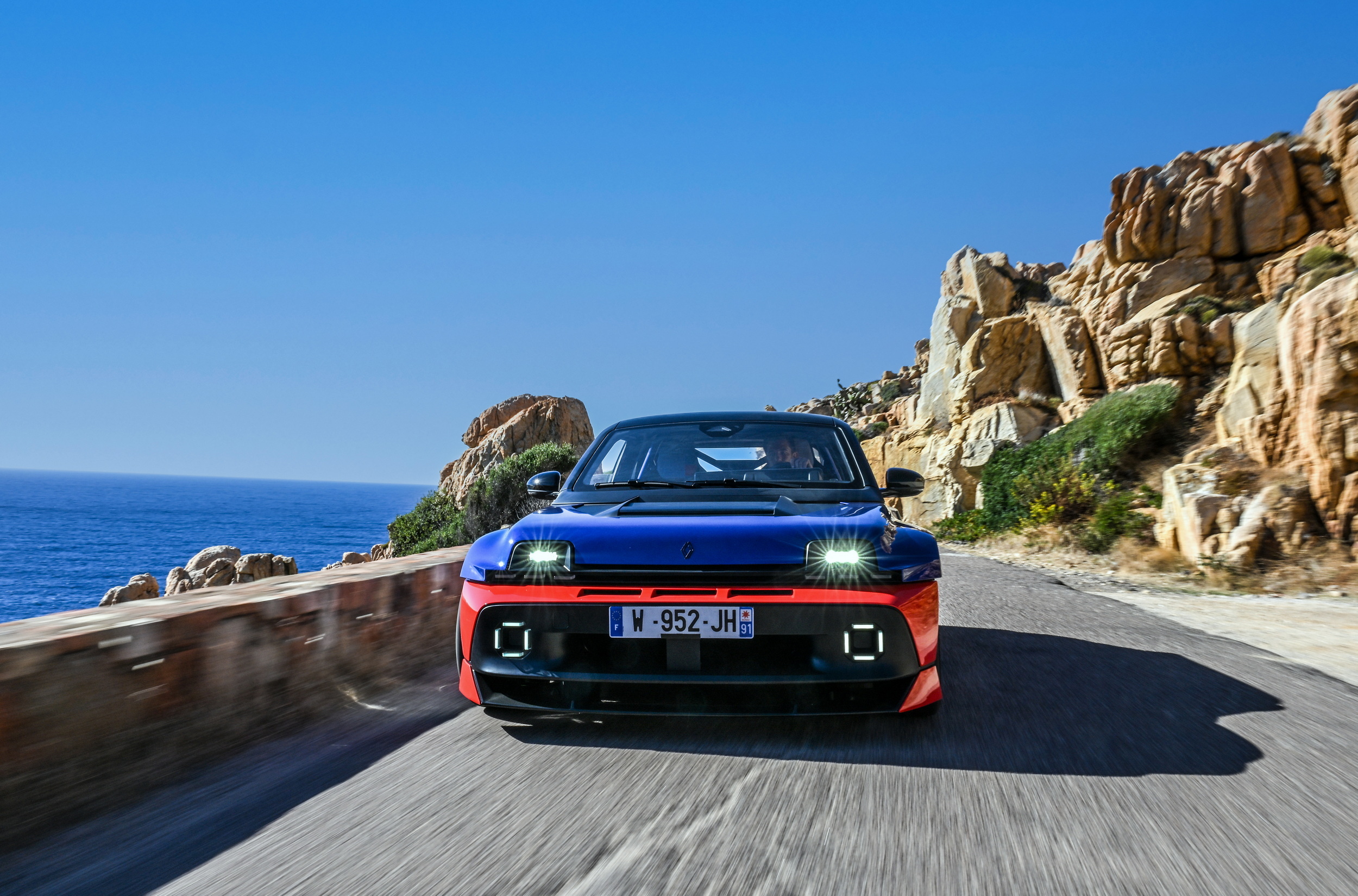 Renault 5 Turbo 3E at the historic Tour de Corse (2)
