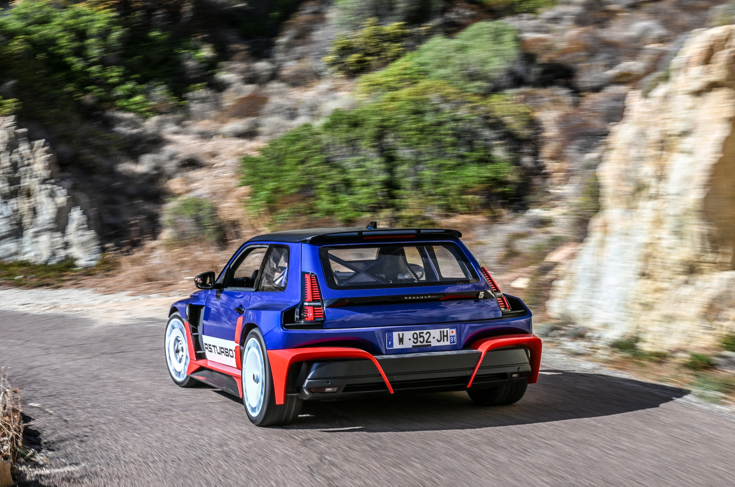 Renault 5 Turbo 3E at the historic Tour de Corse (25)