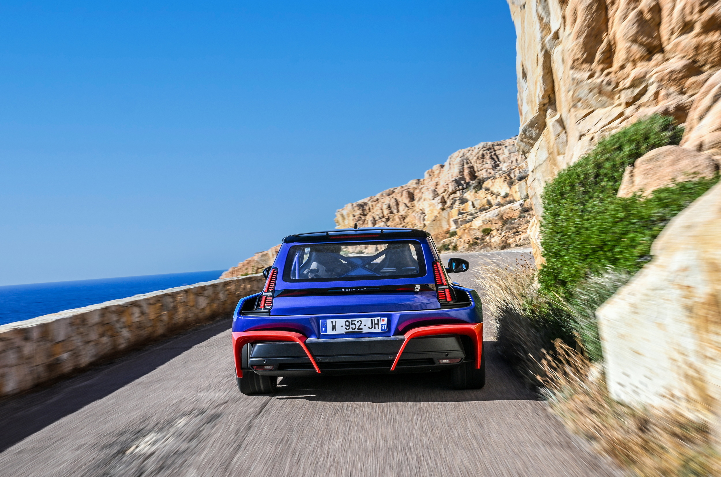Renault 5 Turbo 3E at the historic Tour de Corse (26)