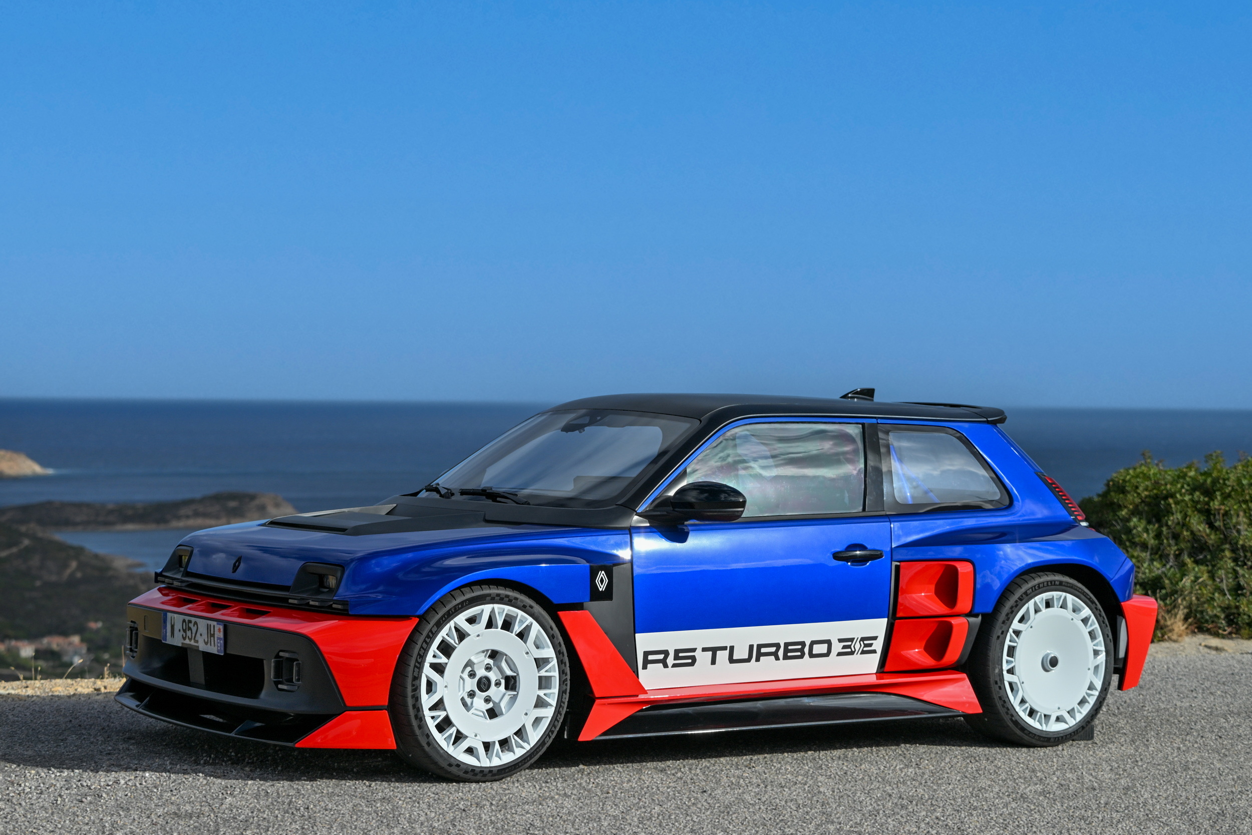 Renault 5 Turbo 3E at the historic Tour de Corse (37)
