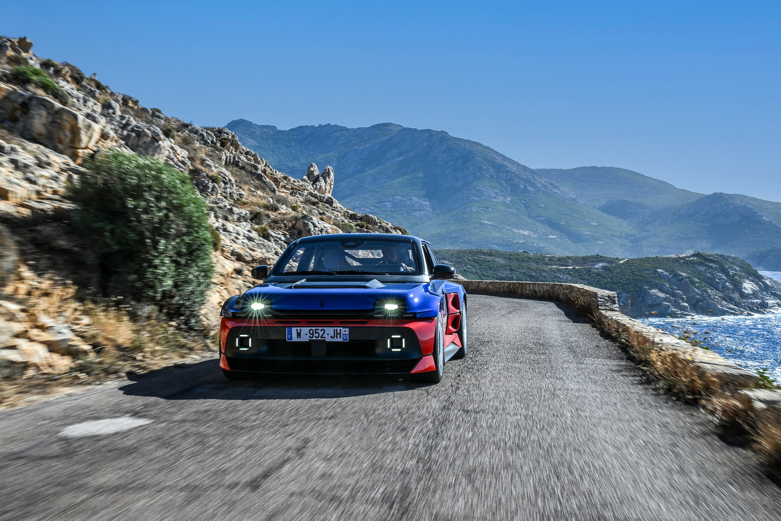 Renault 5 Turbo 3E at the historic Tour de Corse (7)
