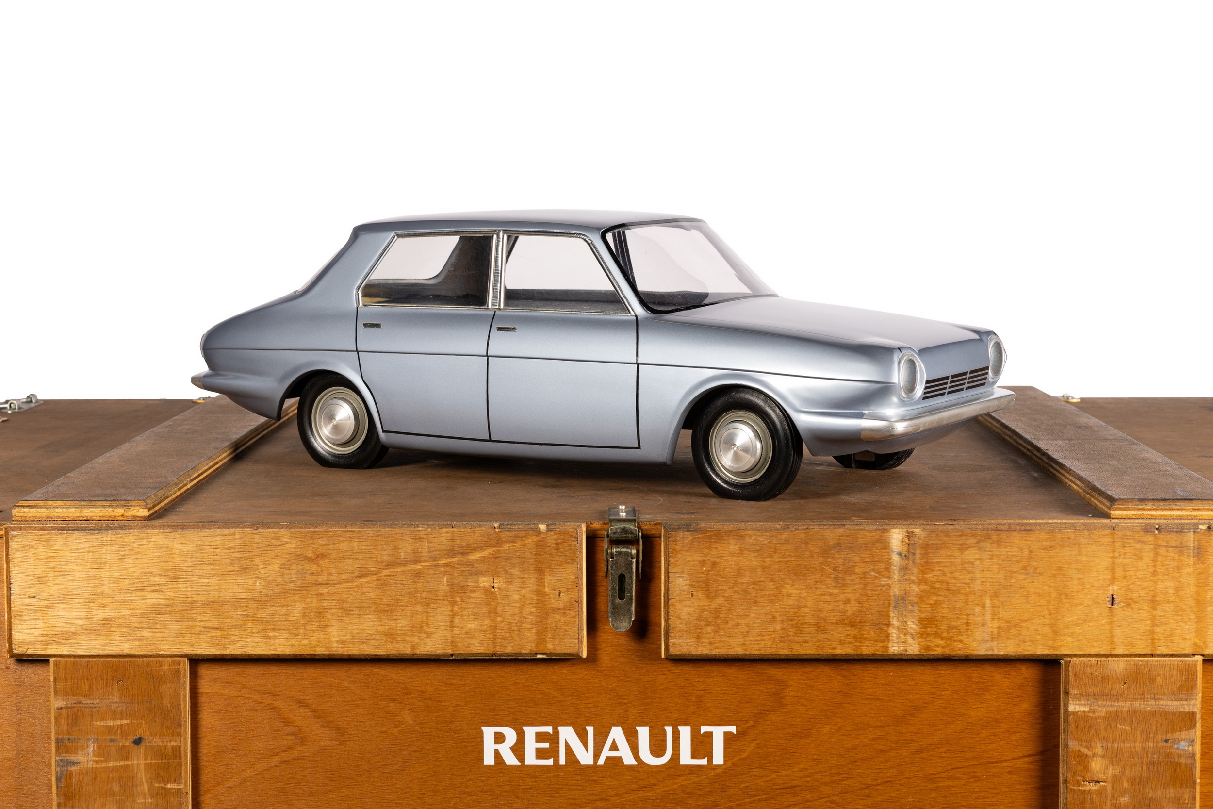 1967 Renault R12 Study - Scale Model (1)