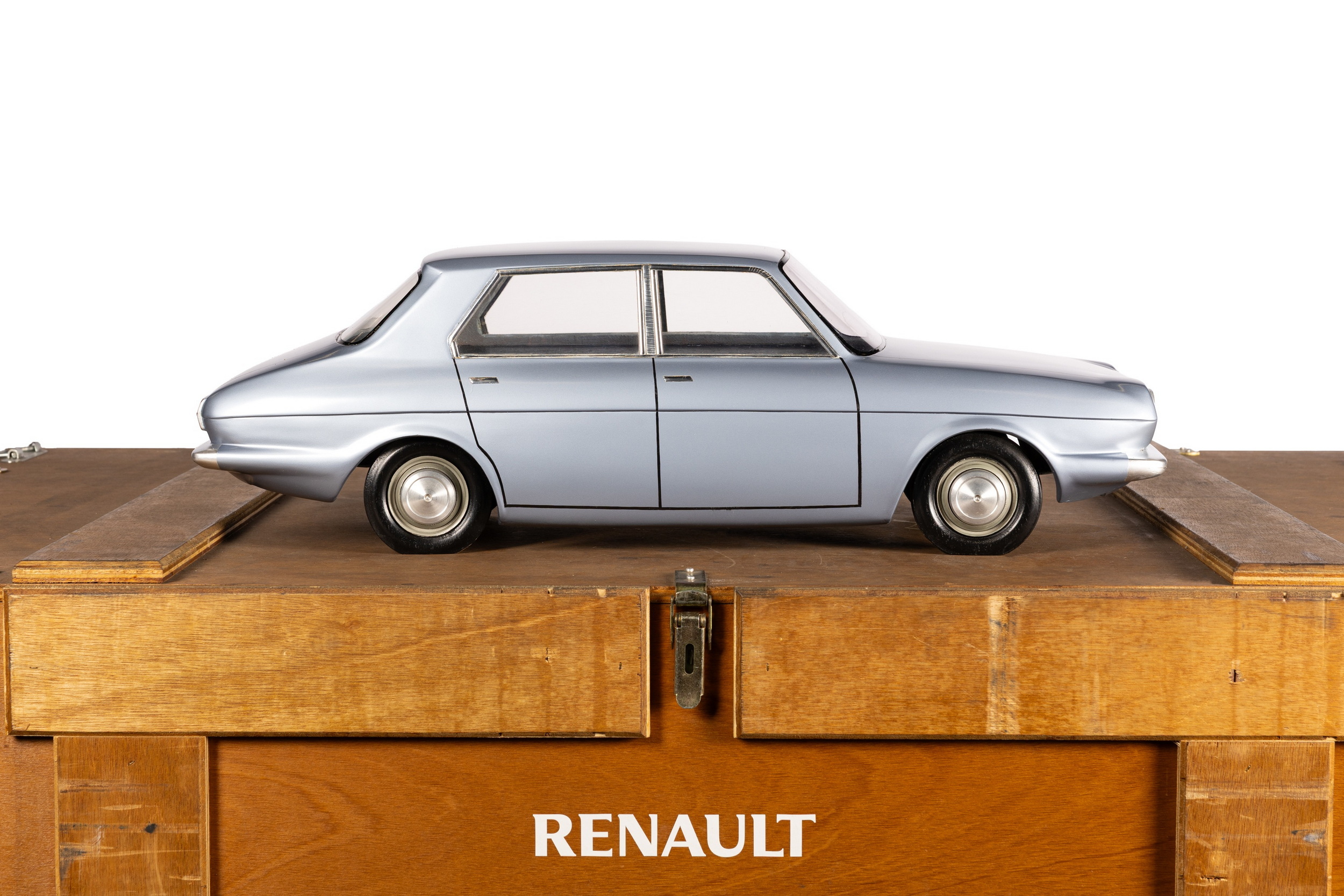 1967 Renault R12 Study - Scale Model (2)