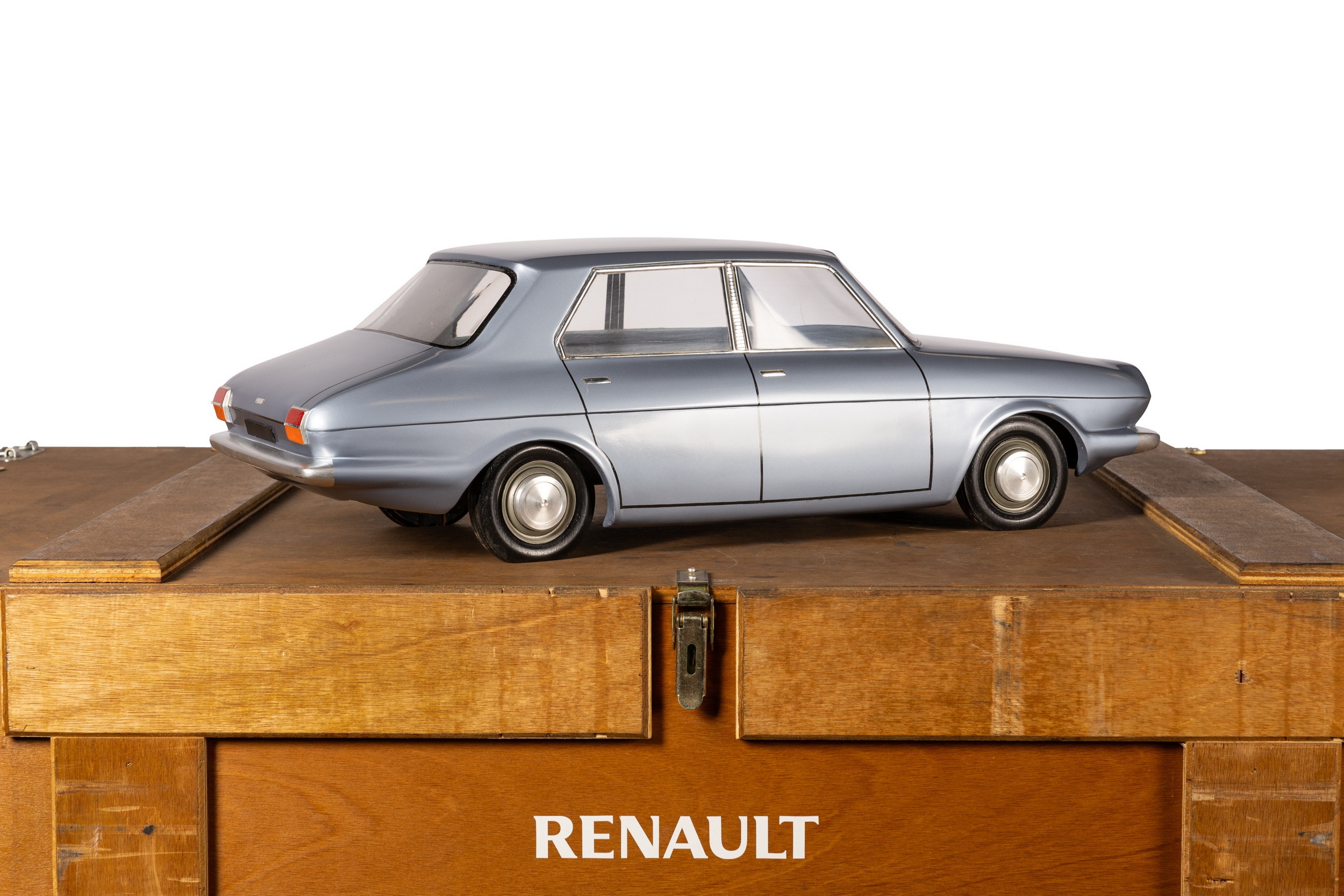 1967 Renault R12 Study - Scale Model (3)