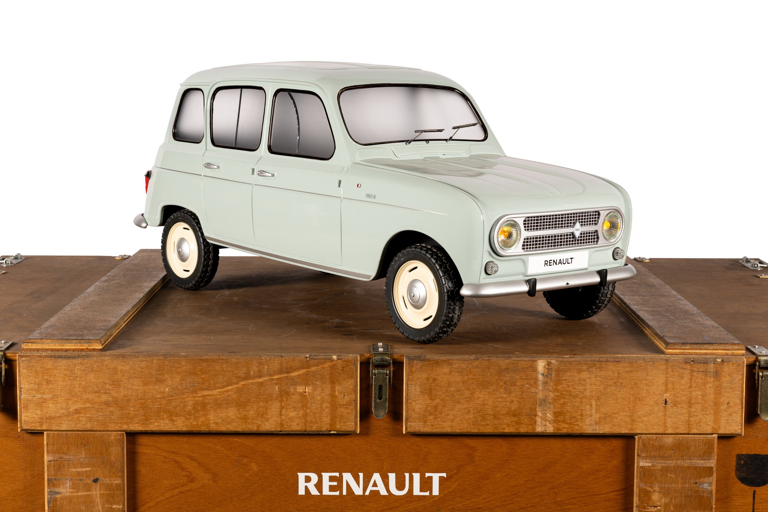 1968 Renault 4L - Scale Model (1)