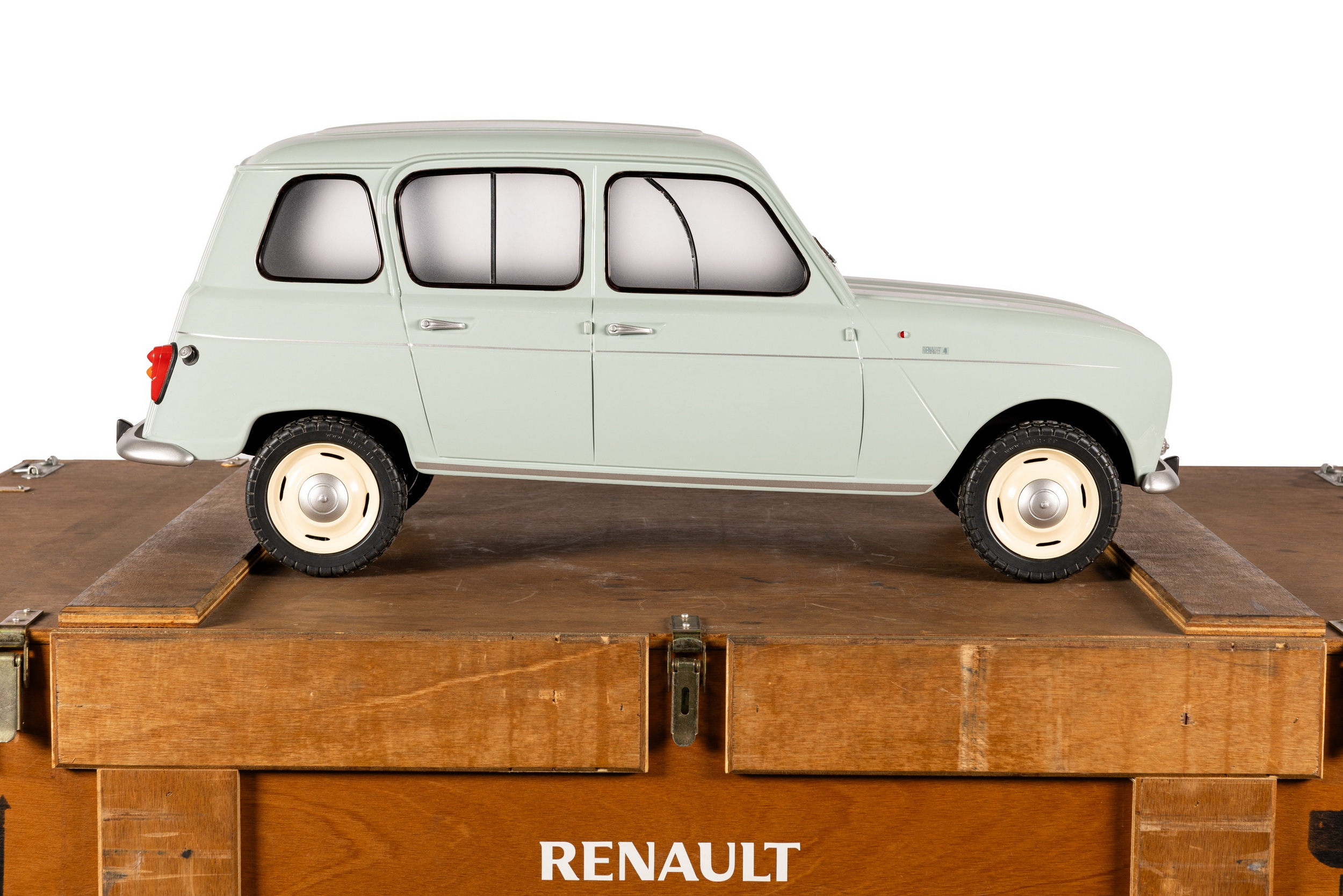 1968 Renault 4L - Scale Model (2)