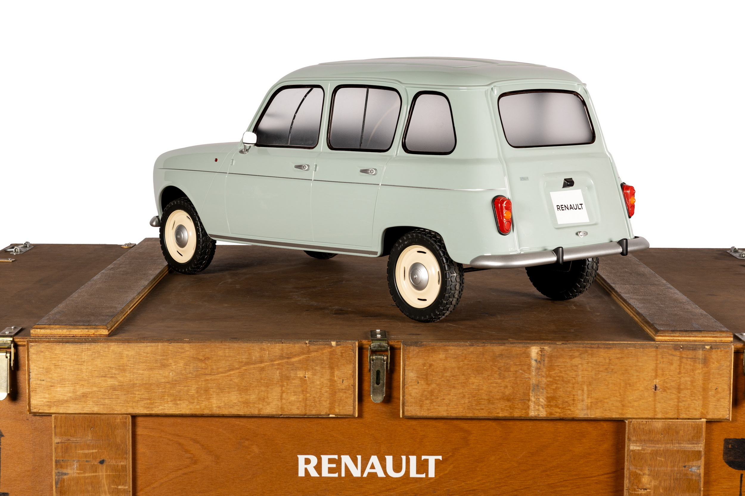 1968 Renault 4L - Scale Model (3)