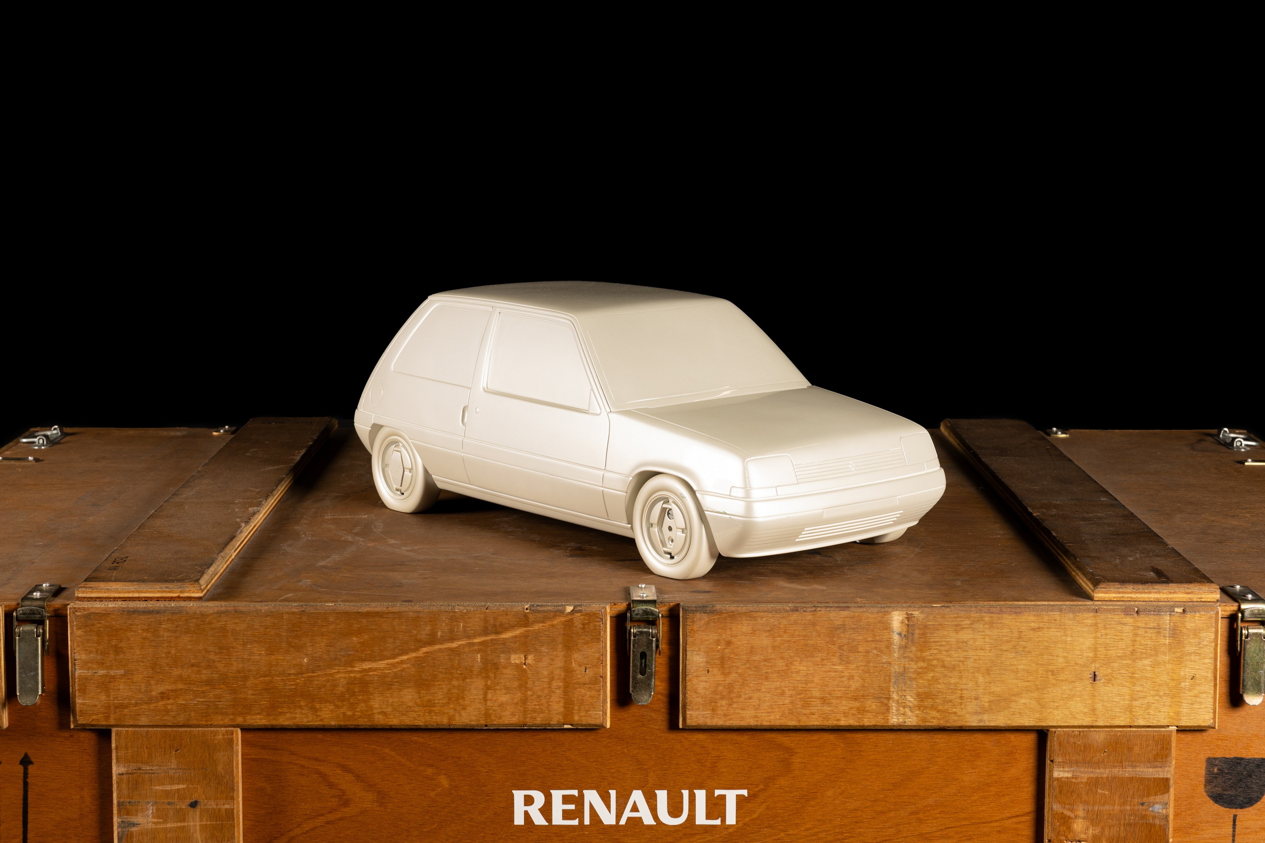 1984 Renault Supercinq - Scale Model (1)