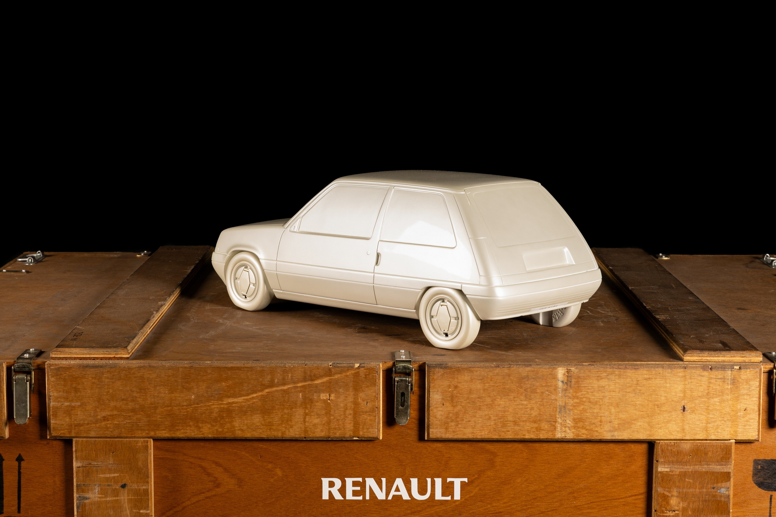 1984 Renault Supercinq - Scale Model (2)