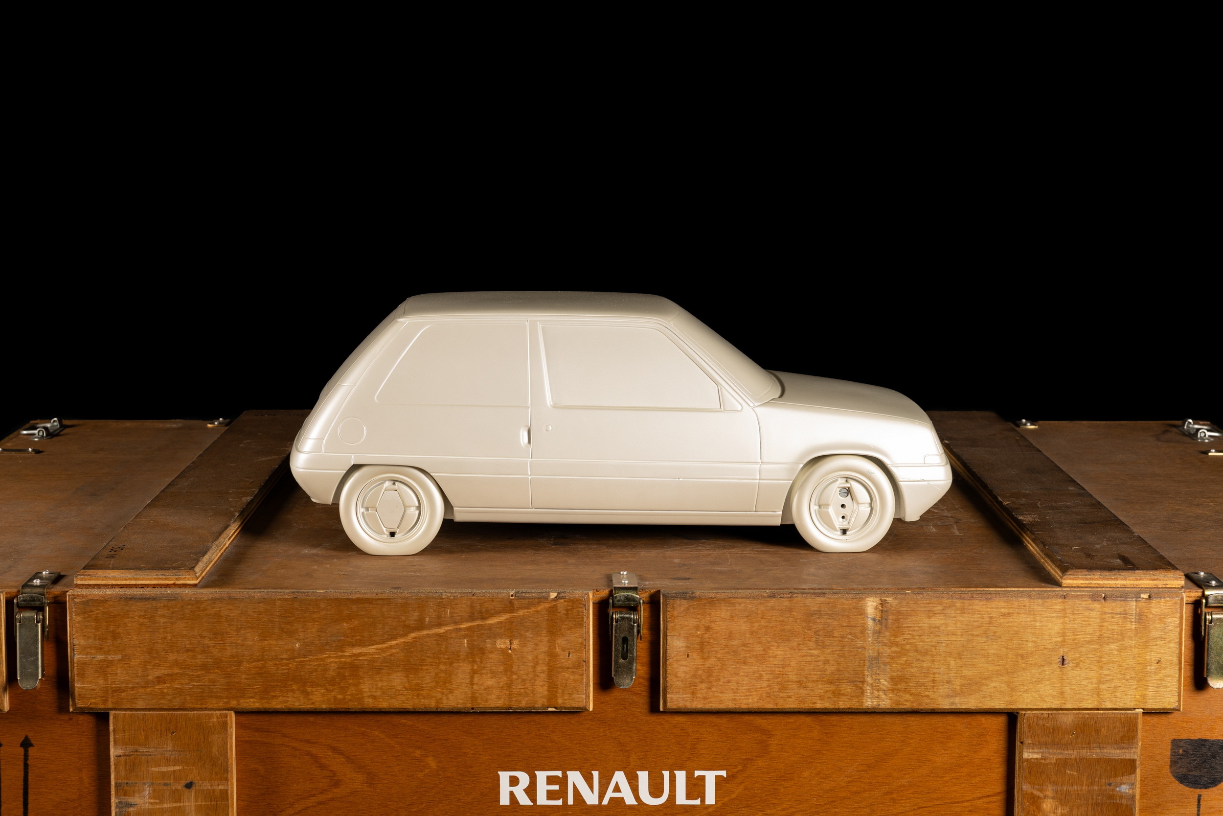 1984 Renault Supercinq - Scale Model (3)