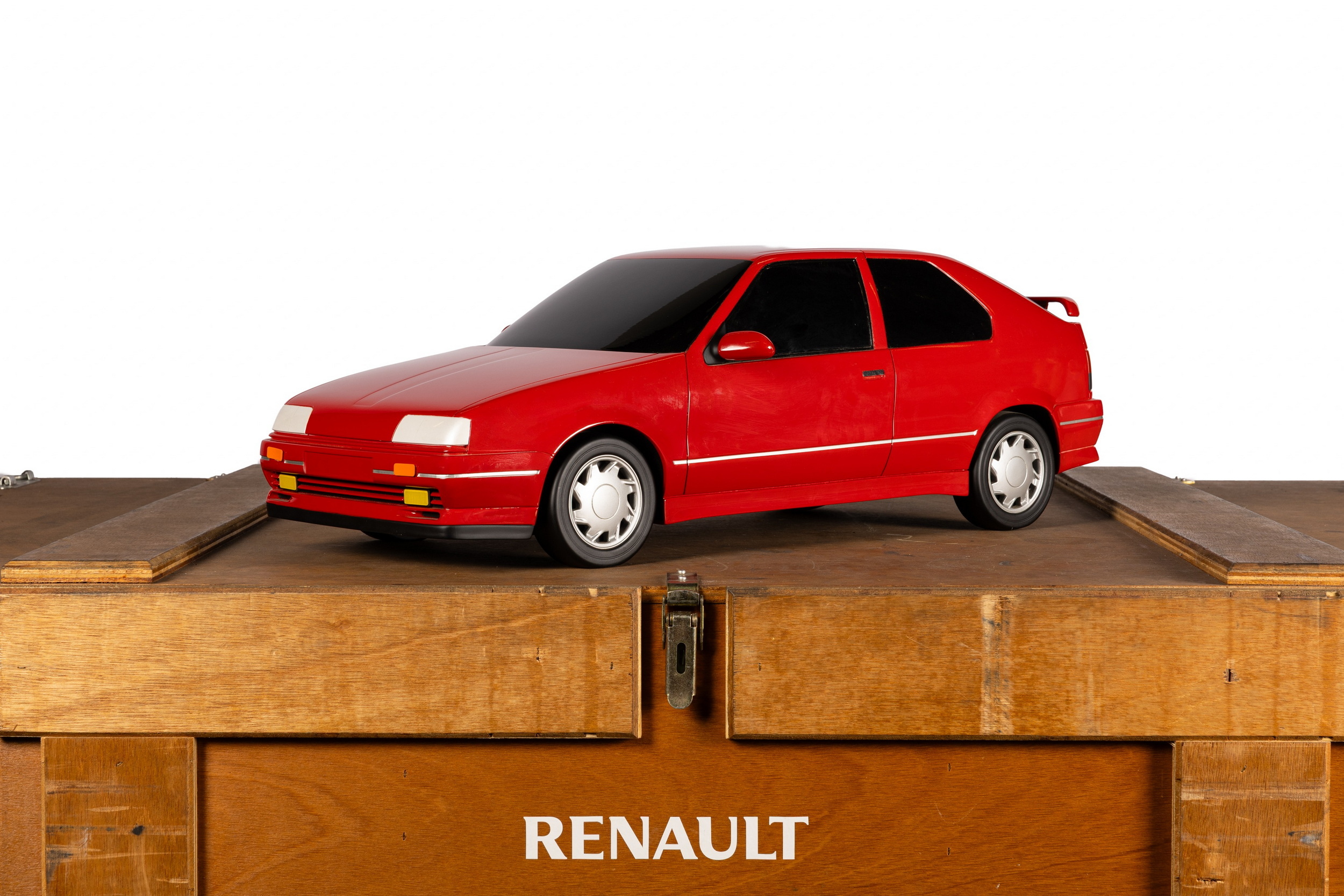 1990 Renault 19 16S - Scale Model (1)