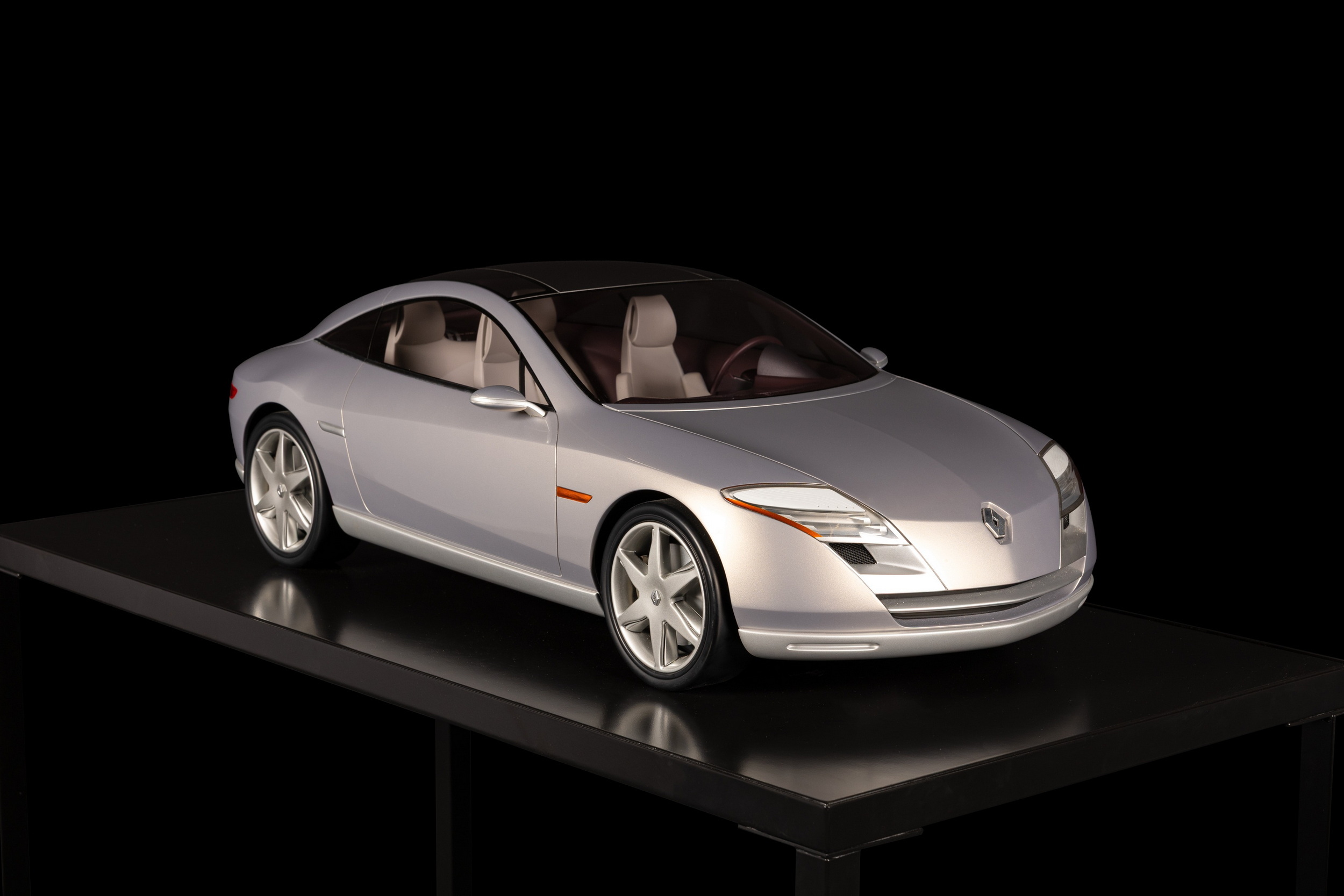 2004 Renault Fluence Concept - Scale Model (4)