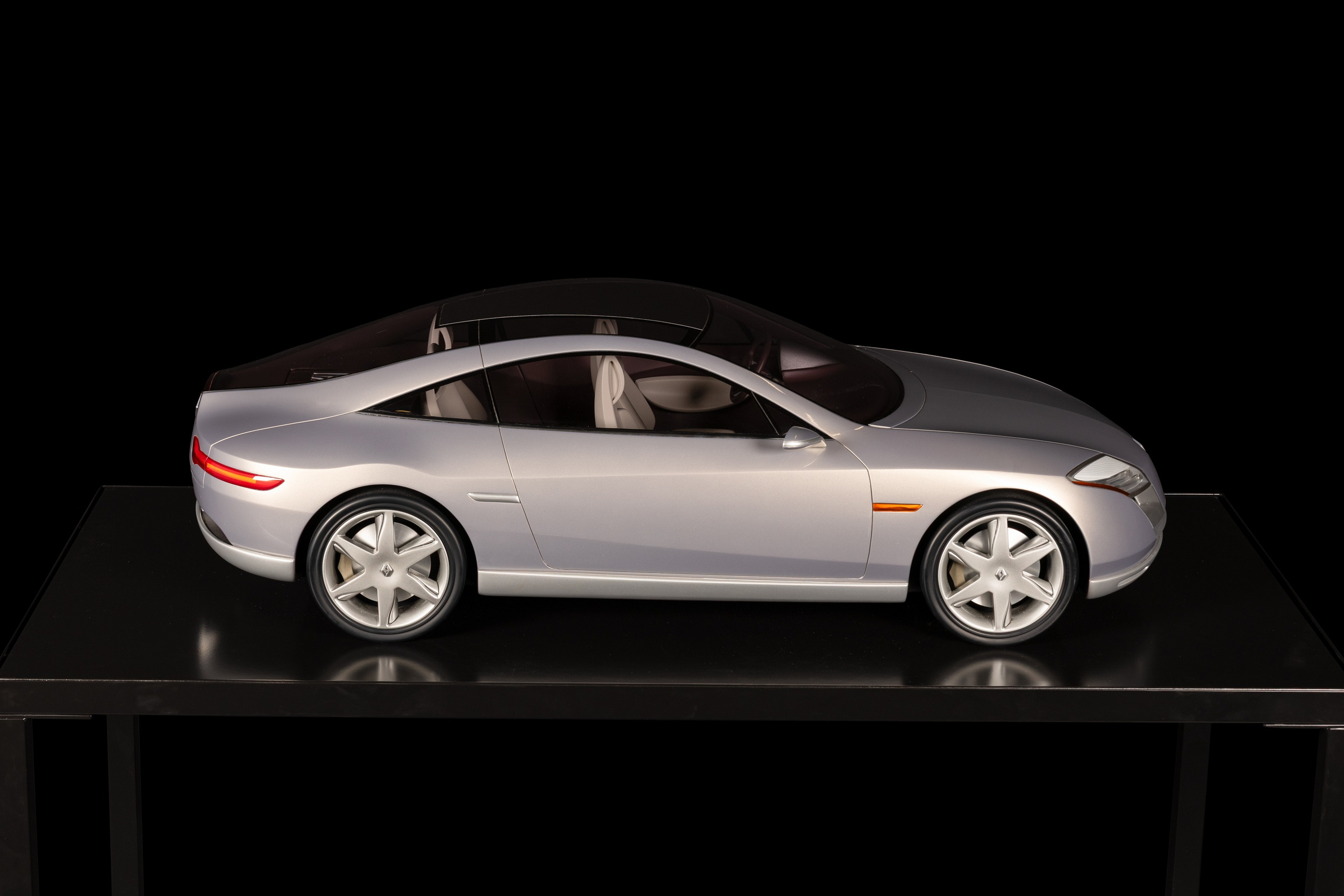 2004 Renault Fluence Concept - Scale Model (5)