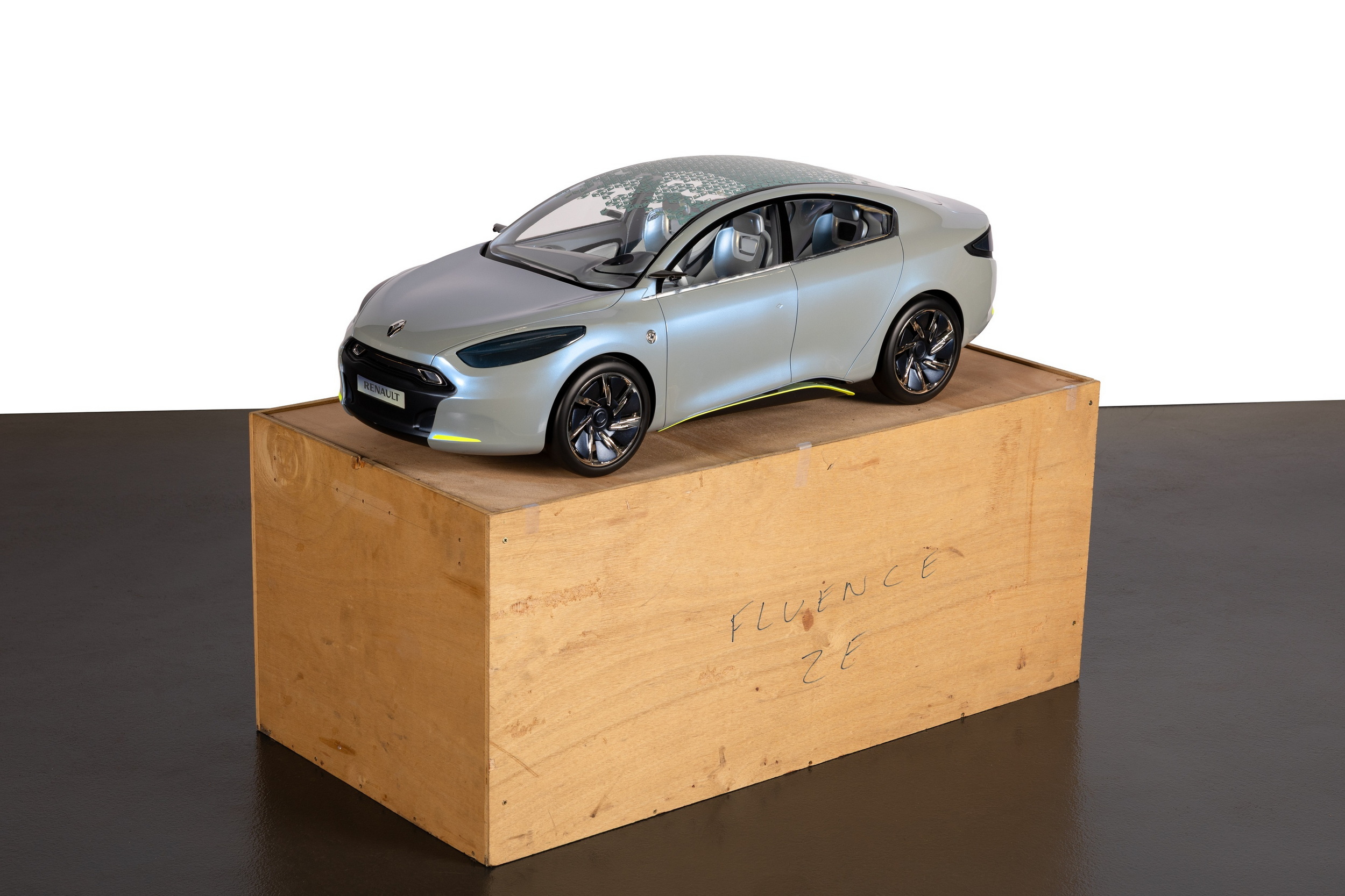 2009 Renault Fluence ZE Concept - Scale Model (8)