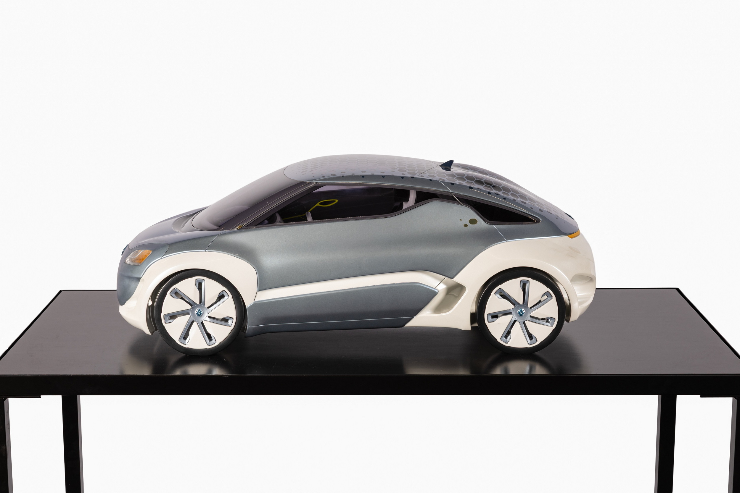 2009 Renault ZOE ZE Concept - Scale Model (2)