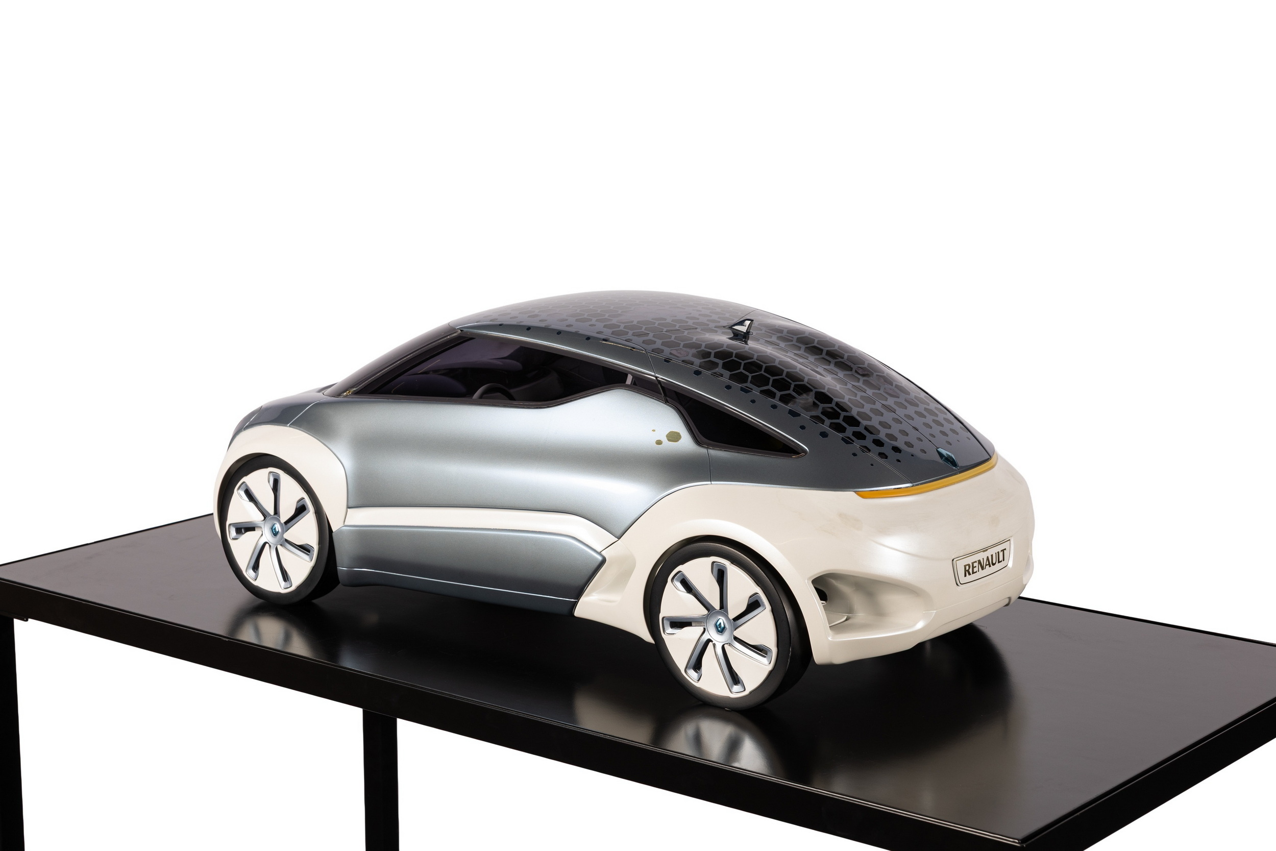 2009 Renault ZOE ZE Concept - Scale Model (3)