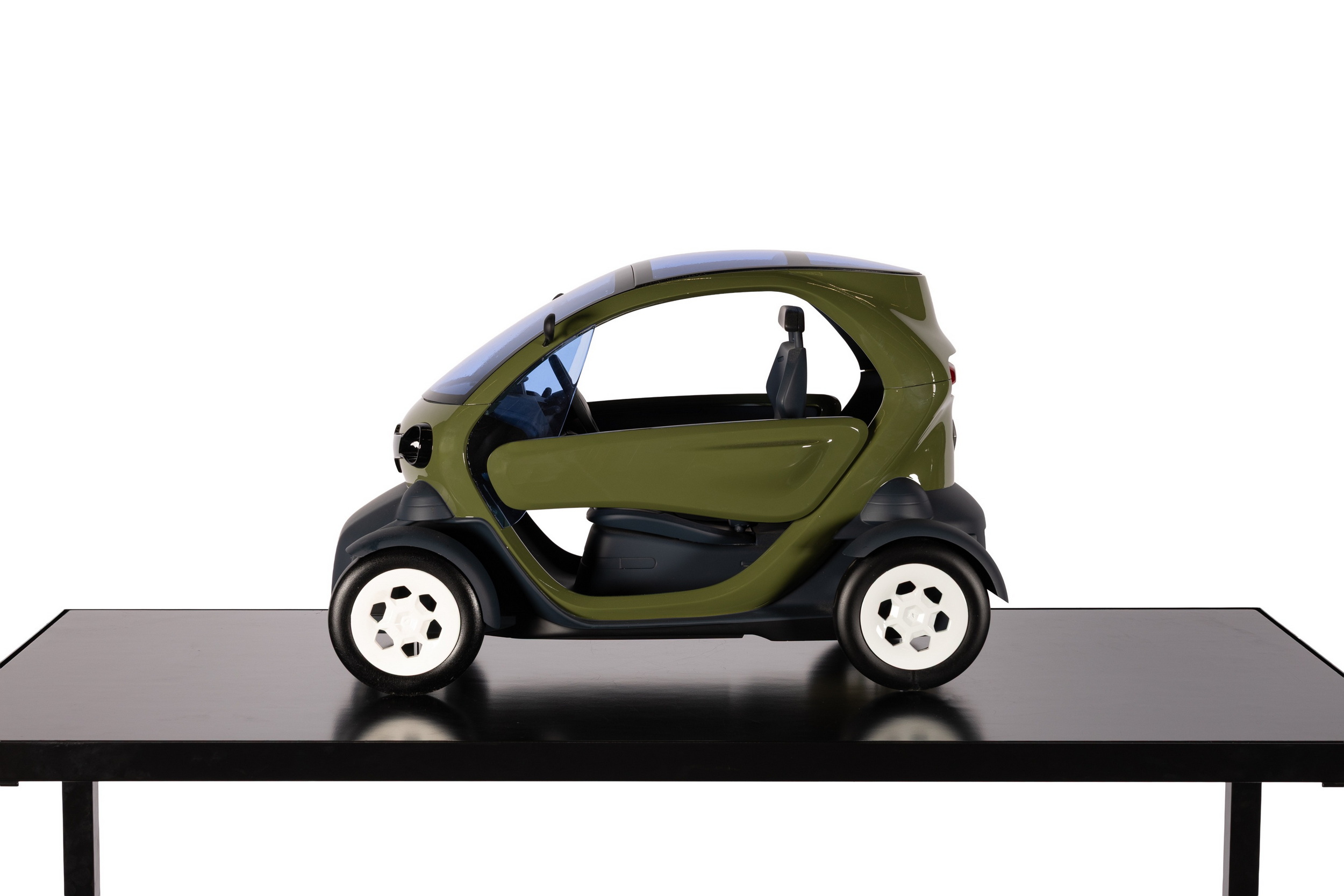 2011 Renault Twizy - Scale Model (2)