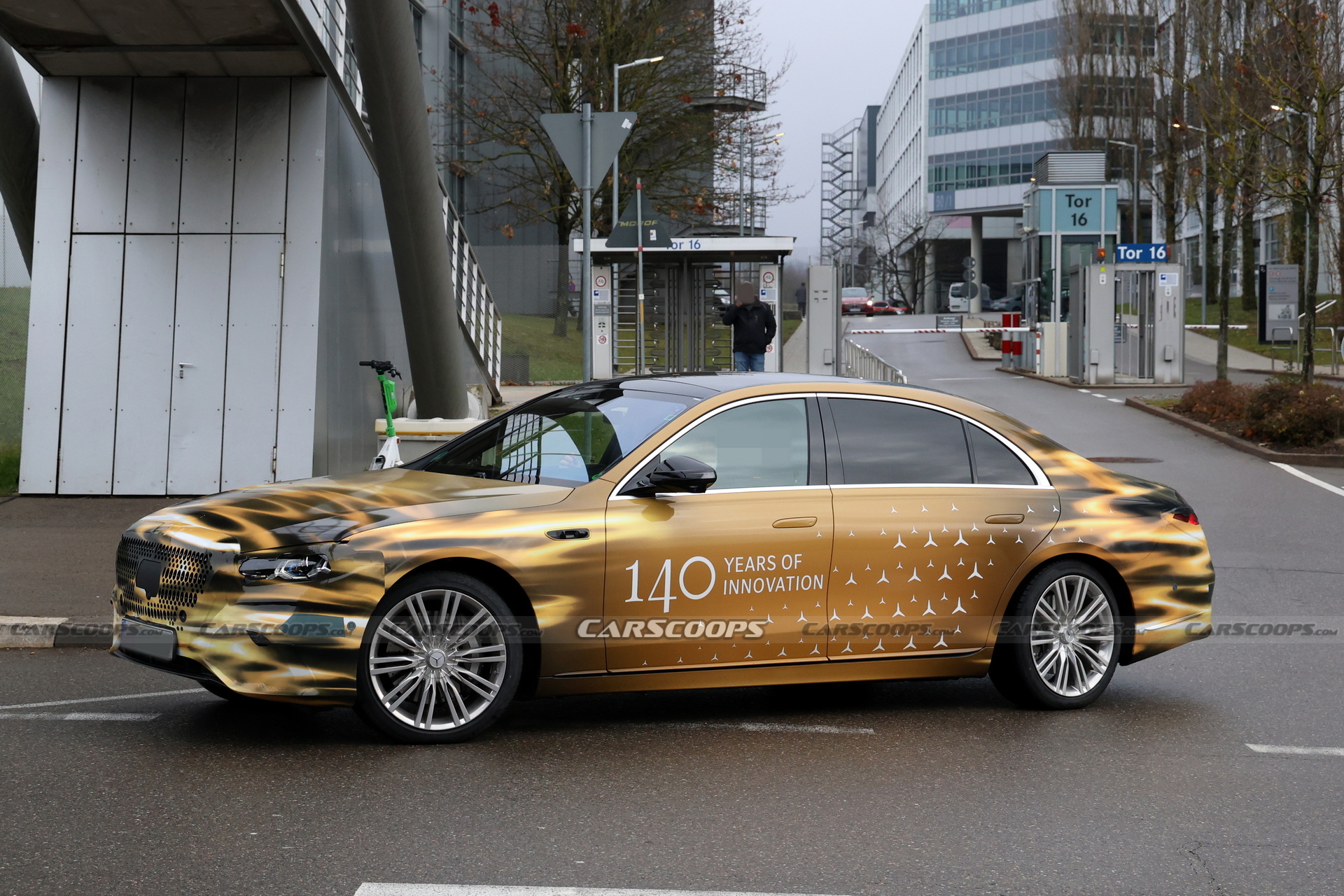 Новият Mercedes S-класа запазва V8 двигателя, но изхвърля коляновия си вал