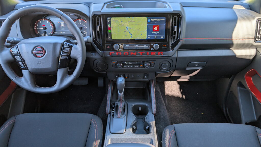 Інтер'єр Nissan Frontier