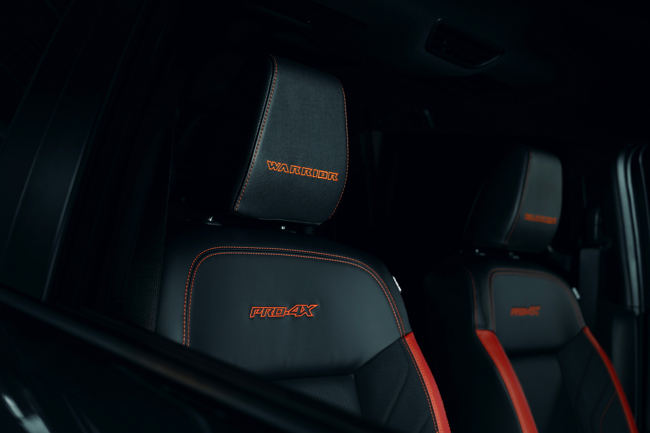 Nissan переслідує Ranger Tremor та Land Cruiser GR Sport