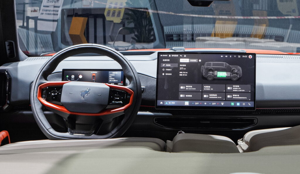 Ford Bronco Basecamp збоку