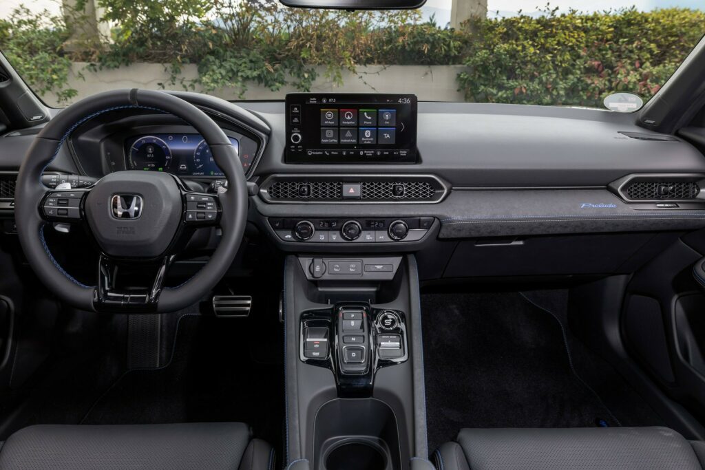 Honda Prelude на дорозі