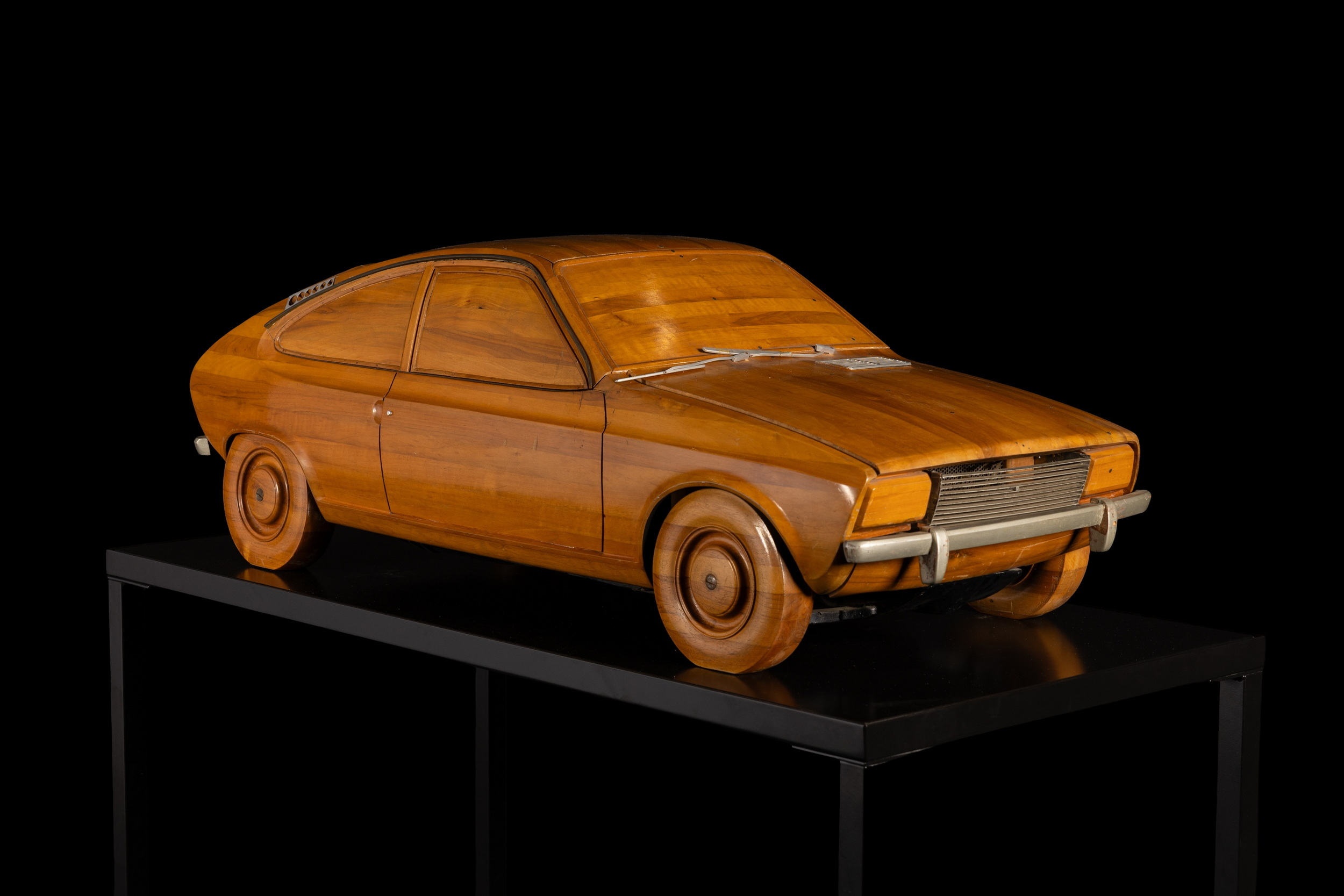 Late 1960s Renault coupe aerodynamic study - Scale model (1)