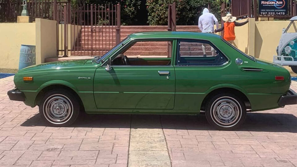 1977 Toyota Corolla ззовні