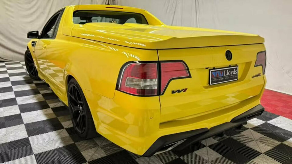 Кабінка та двигун HSV GTSR W1 Maloo