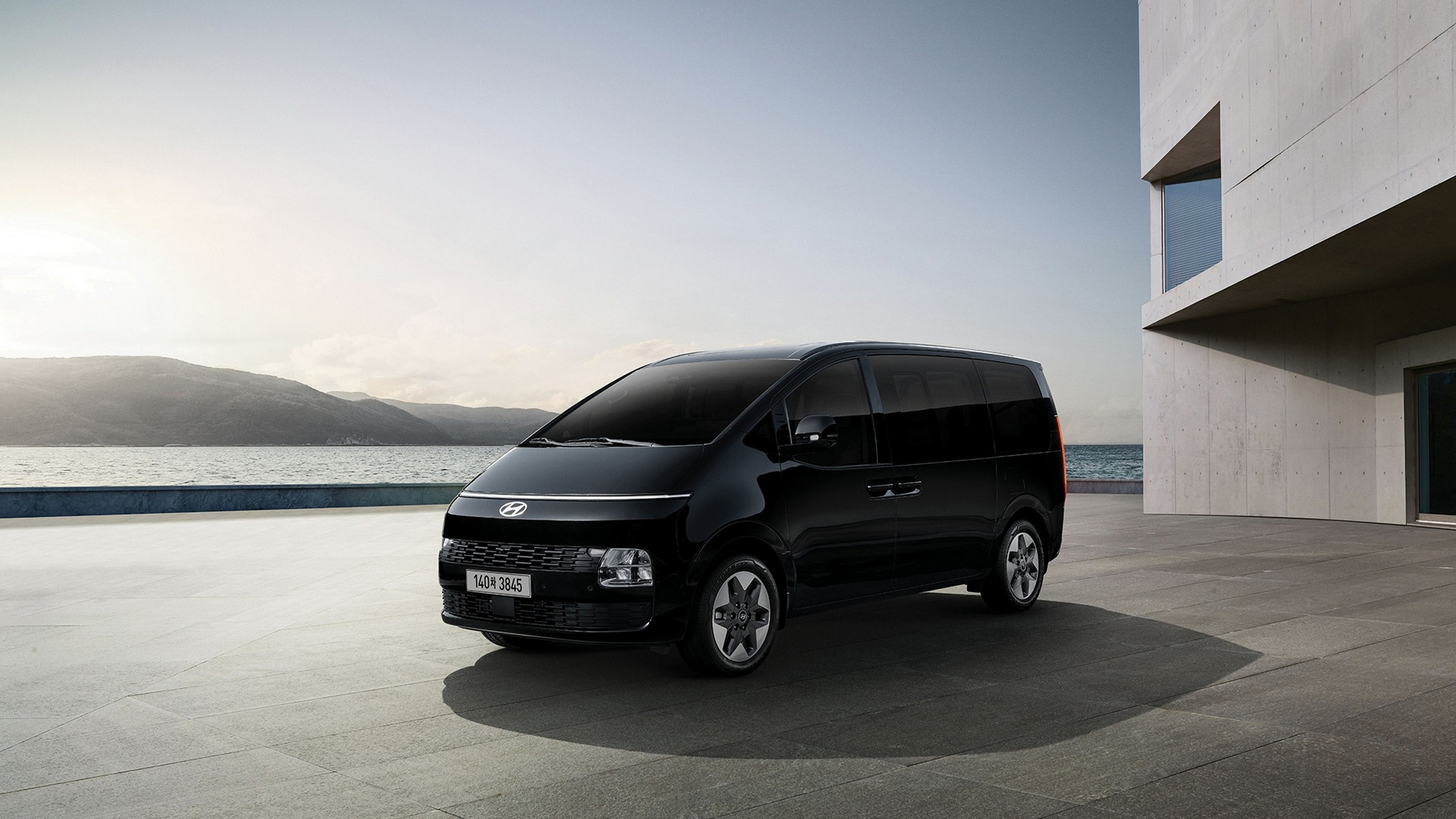 2026 Hyundai Staria (1)