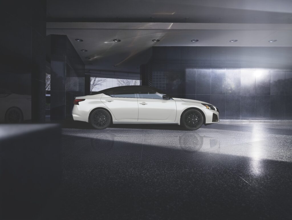 Nissan Altima 2026 збоку