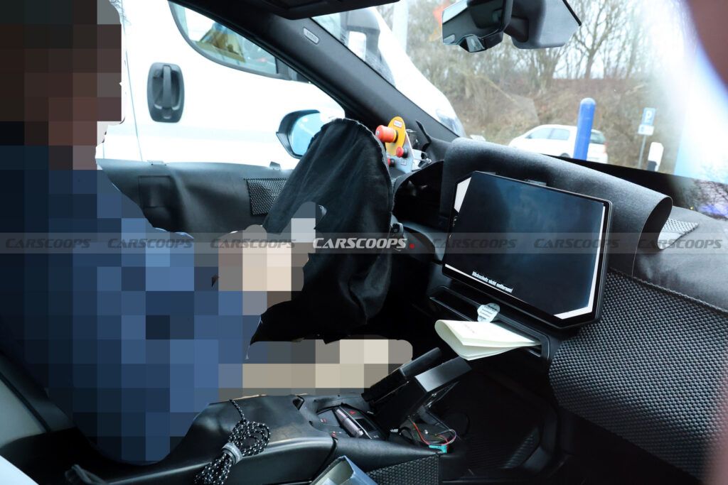 Задній вигляд нового BMW iX1