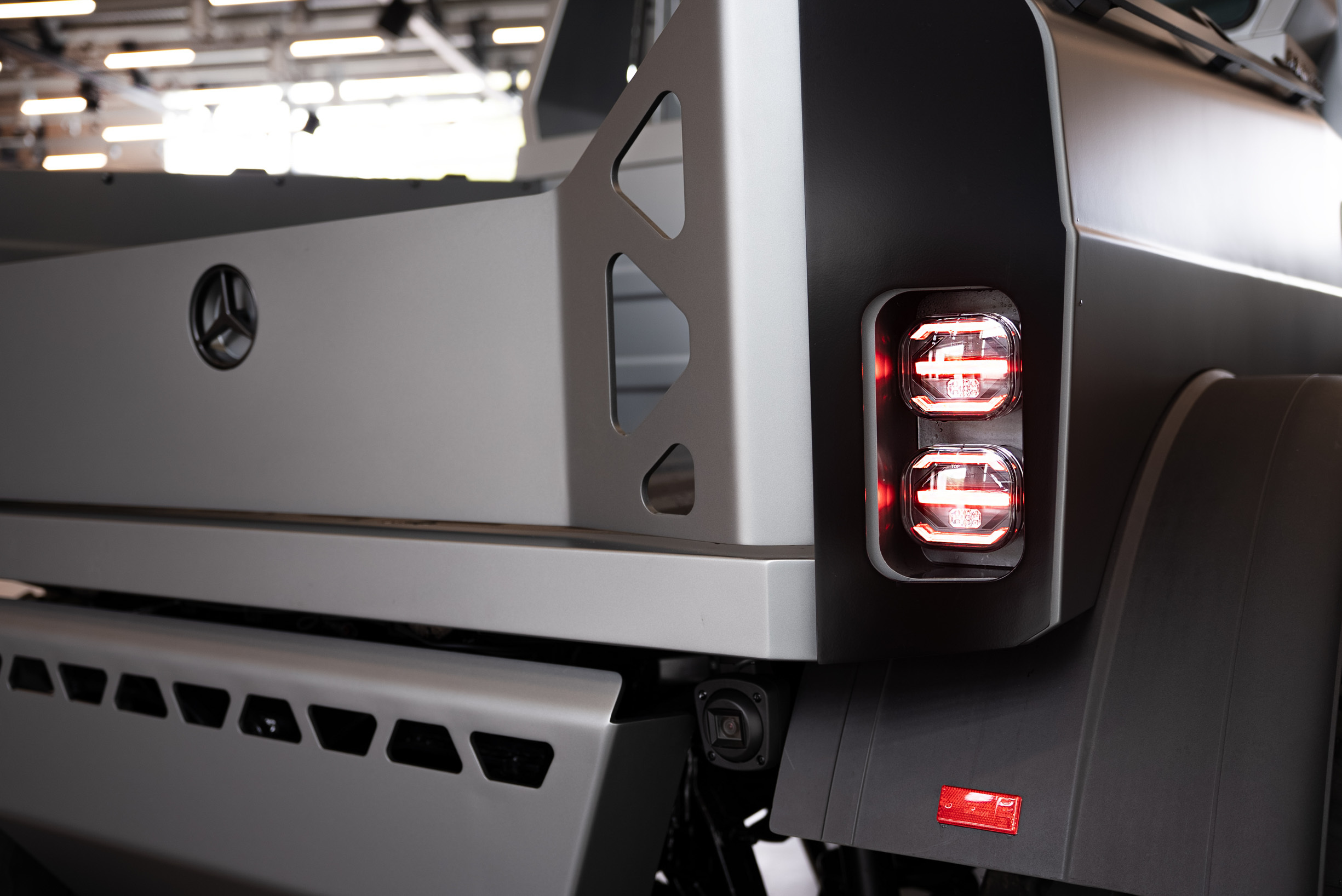 Mercedes Membuat Unimog Mewah yang Terlihat Terlalu Mewah untuk Planet Ini