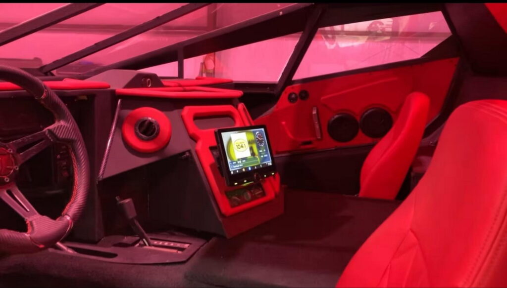 Кастомний Hummer H1 збоку