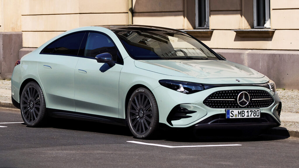 Передня частина Mercedes CLA 220 Hybrid