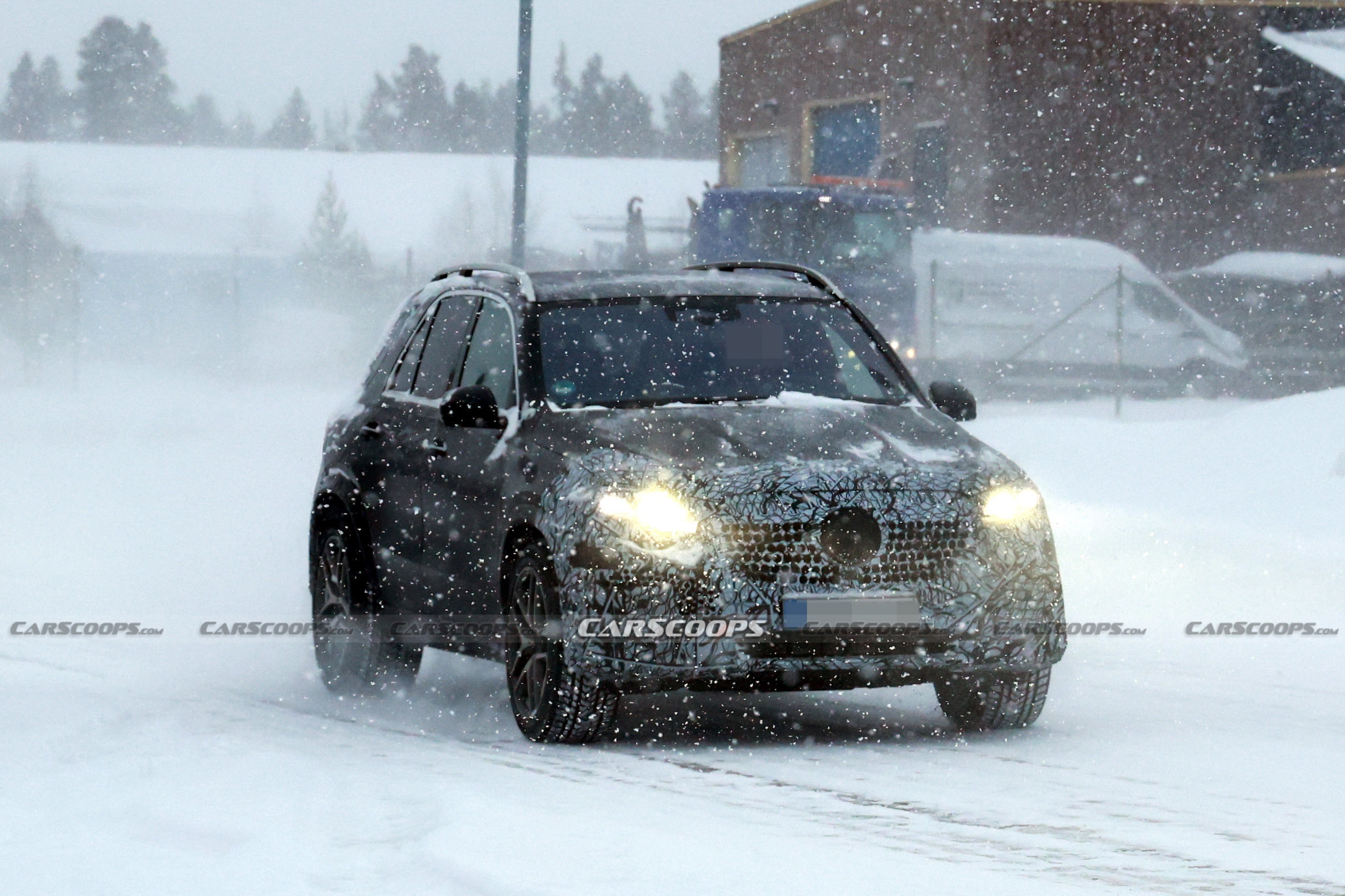 Mercedes GLE spy shots 00001