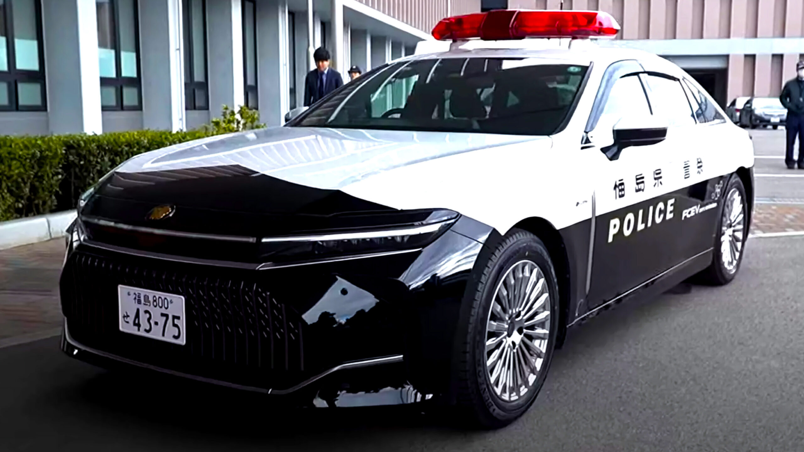 Toyota Crown Hydrogen Sedan Gets Unexpected New Jobs On Japan’s Streets