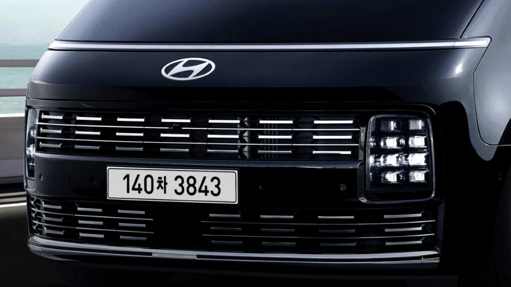 Hyundai Gave Its Futuristic Minivan A Makeover Where It Matters Most