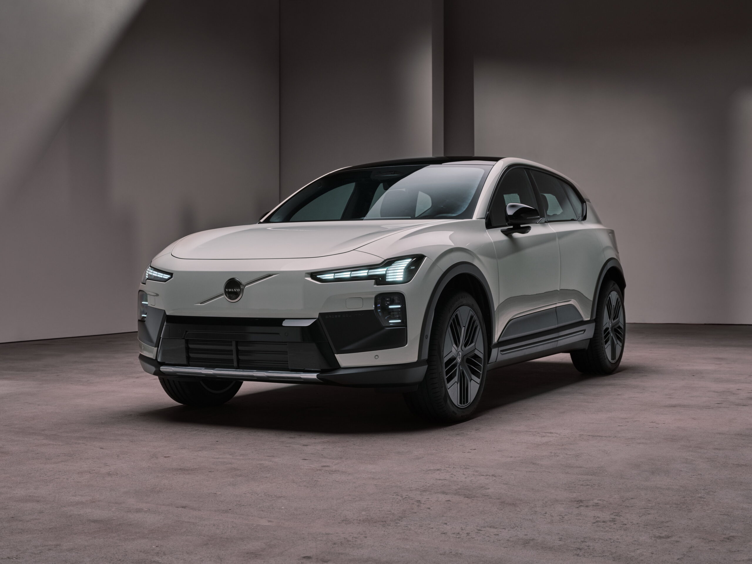 Volvo’s New 400-Mile SUV Has One Feature Tesla Owners Will Be Jealous Of