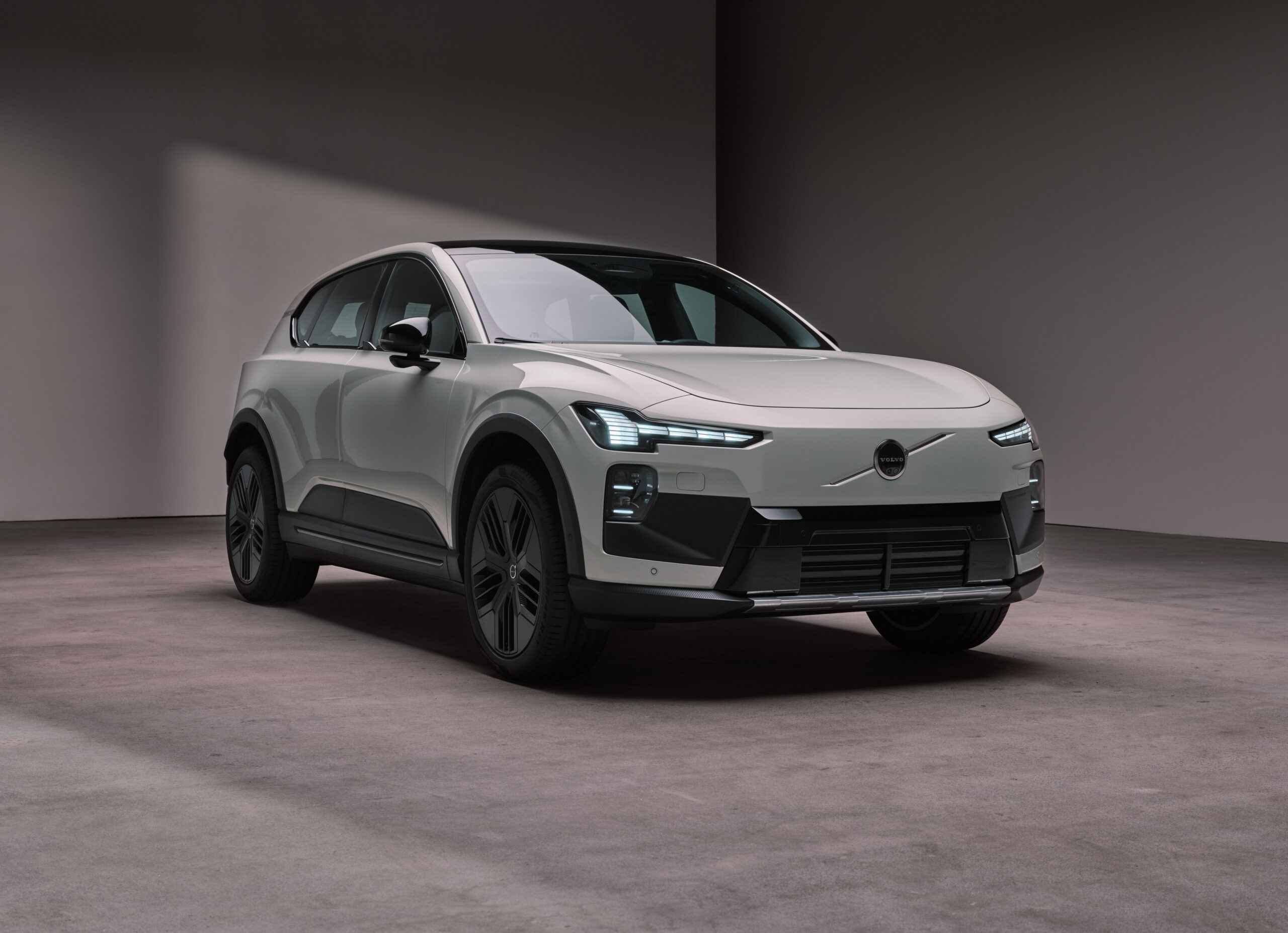 Volvo’s New 400-Mile SUV Has One Feature Tesla Owners Will Be Jealous Of