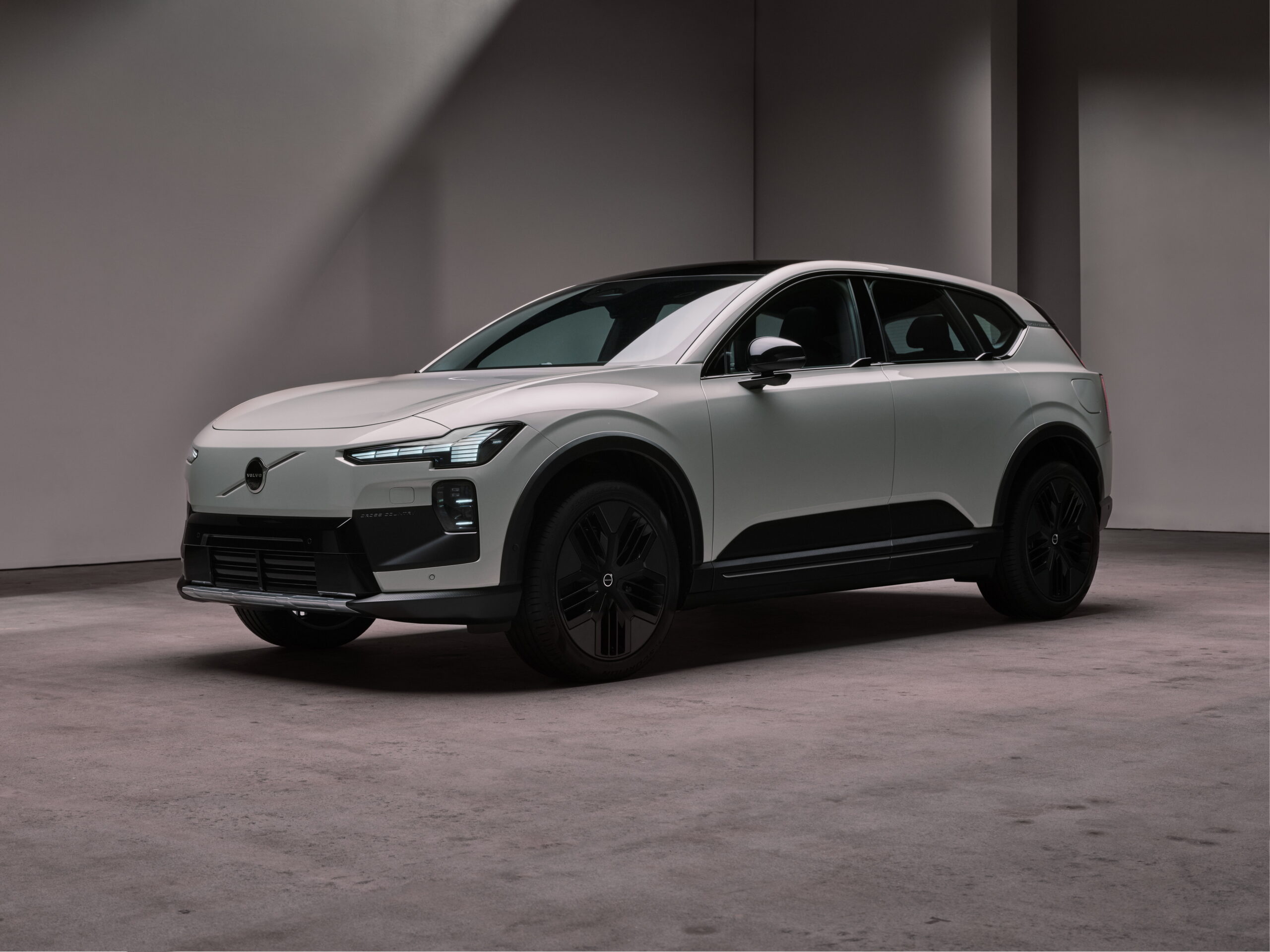 Volvo’s New 400-Mile SUV Has One Feature Tesla Owners Will Be Jealous Of
