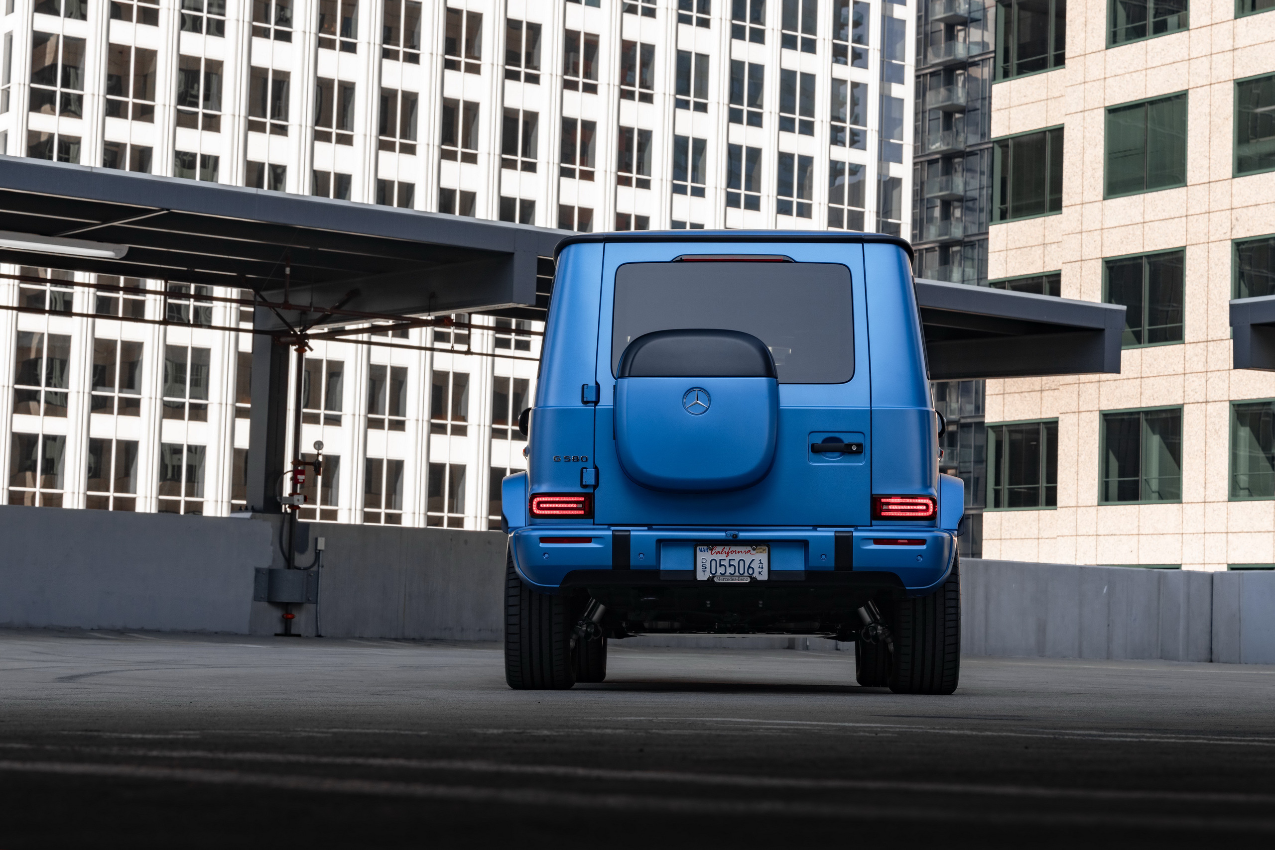 2025_MercedesBenz_G580_50-source