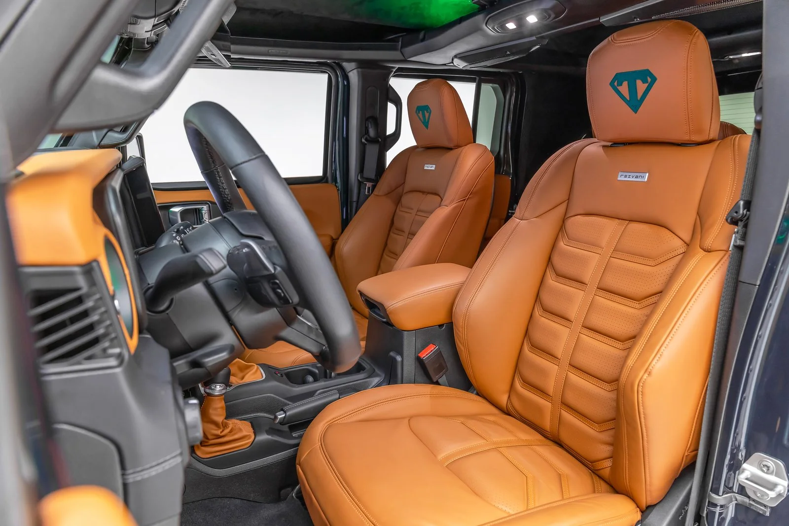 Anda dapat memesan tank Wrangler ini dengan pelindung lapis baja, masker gas, dan tabir asap.