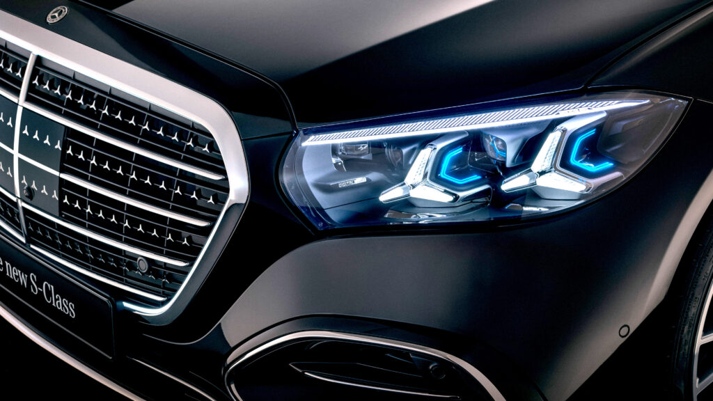  New S-Class Uses 50,000 LEDs To Light Nearly Six Football Fields Ahead